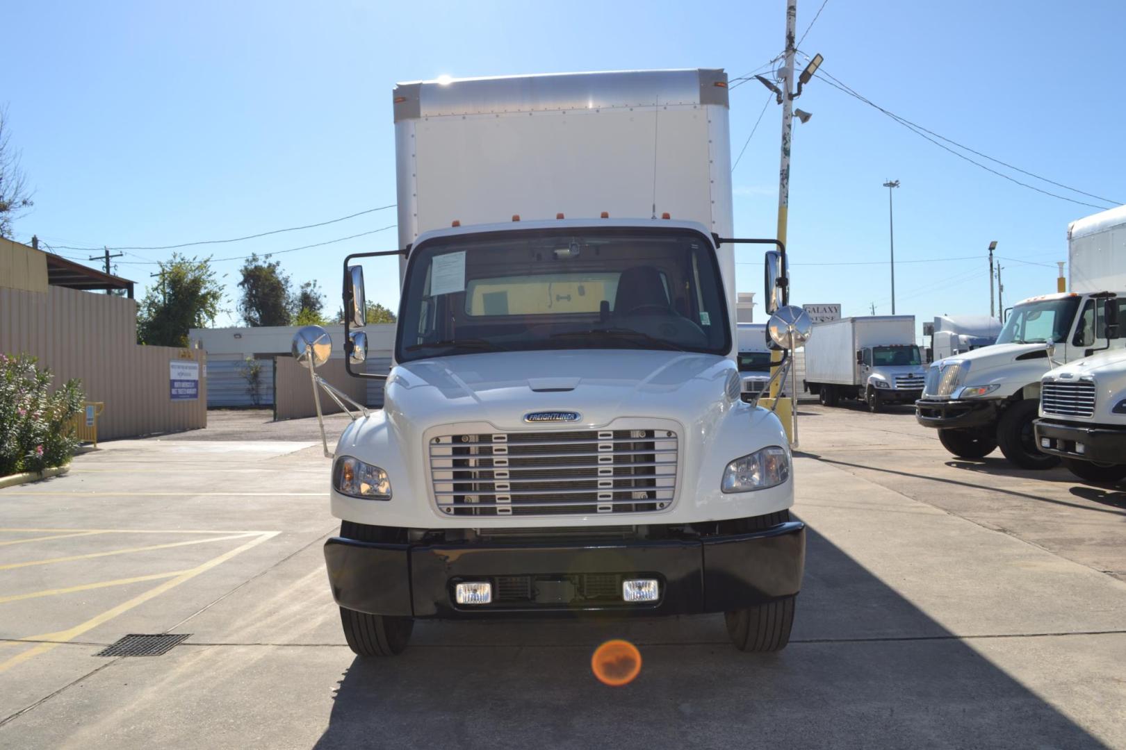 2021 WHITE /BLACK FREIGHTLINER M2-106 with an CUMMINS B6.7L 240HP engine, ALLISON 2100RDS AUTOMATIC transmission, located at 9172 North Fwy, Houston, TX, 77037, (713) 910-6868, 29.887470, -95.411903 - 26,000 LB GVWR NON CDL, MORGAN 26 FT BOX, HEIGHT 103" X WIDTH 102", MAXON 3,000 LB ALUMINUM LIFT GATE, AIR RIDE, EXHAUST BRAKE, DUAL 80 GALLON FUEL TANKS, POWER WINDOWS & LOCKS, COLLISON MITIGATION, LANE ASSIST, - Photo#1
