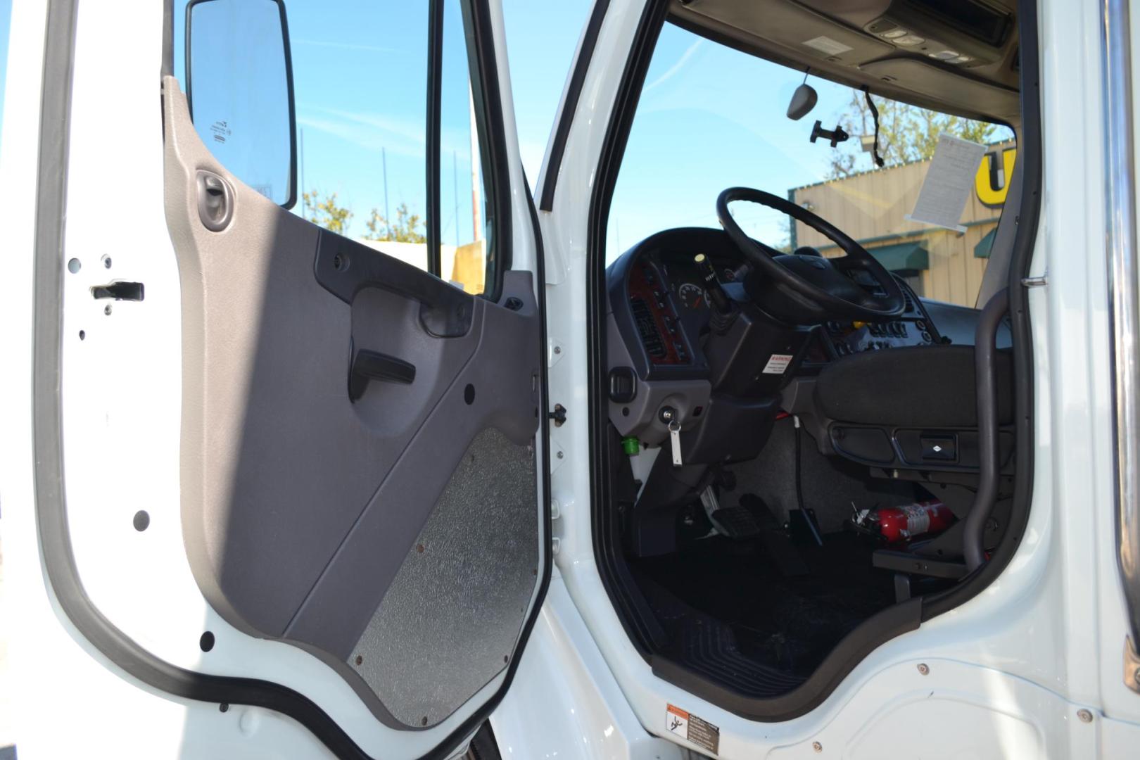 2021 WHITE /BLACK FREIGHTLINER M2-106 with an CUMMINS B6.7L 240HP engine, ALLISON 2100RDS AUTOMATIC transmission, located at 9172 North Fwy, Houston, TX, 77037, (713) 910-6868, 29.887470, -95.411903 - 26,000 LB GVWR NON CDL, MORGAN 26 FT BOX, HEIGHT 103" X WIDTH 102", MAXON 3,000 LB ALUMINUM LIFT GATE, AIR RIDE, EXHAUST BRAKE, DUAL 80 GALLON FUEL TANKS, POWER WINDOWS & LOCKS, COLLISON MITIGATION, LANE ASSIST, - Photo#11