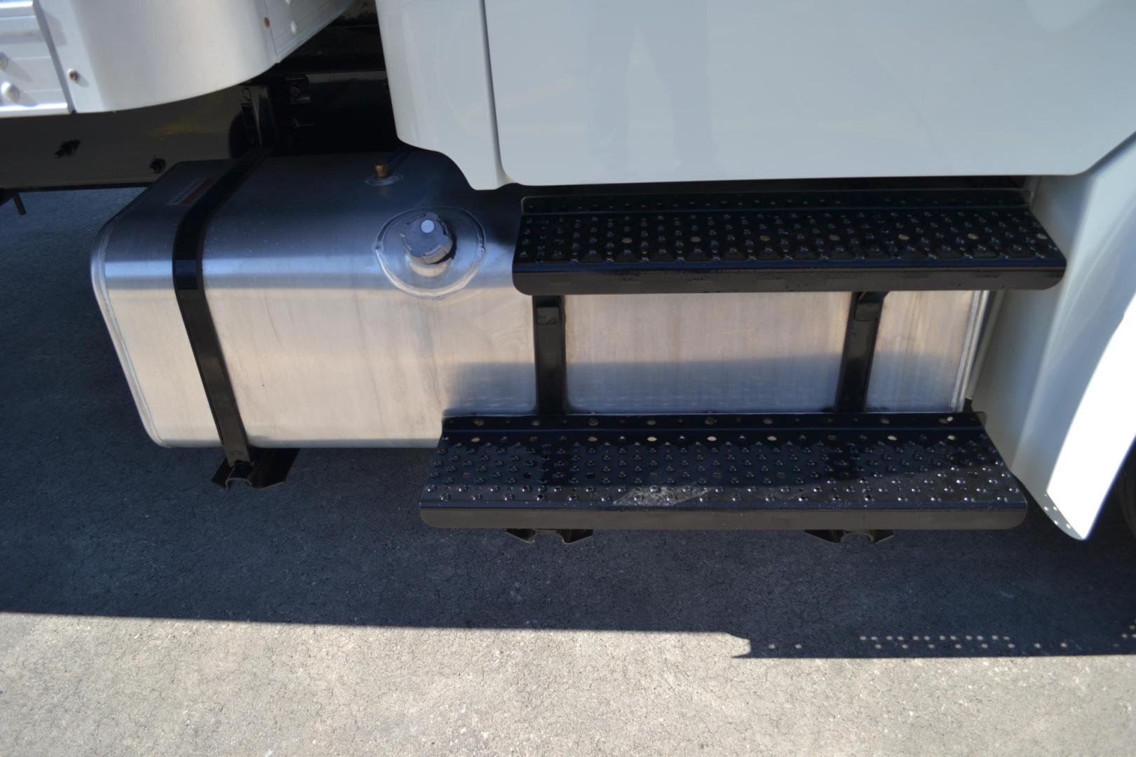 2021 WHITE /BLACK FREIGHTLINER M2-106 with an CUMMINS B6.7L 240HP engine, ALLISON 2100RDS AUTOMATIC transmission, located at 9172 North Fwy, Houston, TX, 77037, (713) 910-6868, 29.887470, -95.411903 - 26,000 LB GVWR NON CDL, MORGAN 26 FT BOX, HEIGHT 103" X WIDTH 102", MAXON 3,000 LB ALUMINUM LIFT GATE, AIR RIDE, EXHAUST BRAKE, DUAL 80 GALLON FUEL TANKS, POWER WINDOWS & LOCKS, COLLISON MITIGATION, LANE ASSIST, - Photo#19