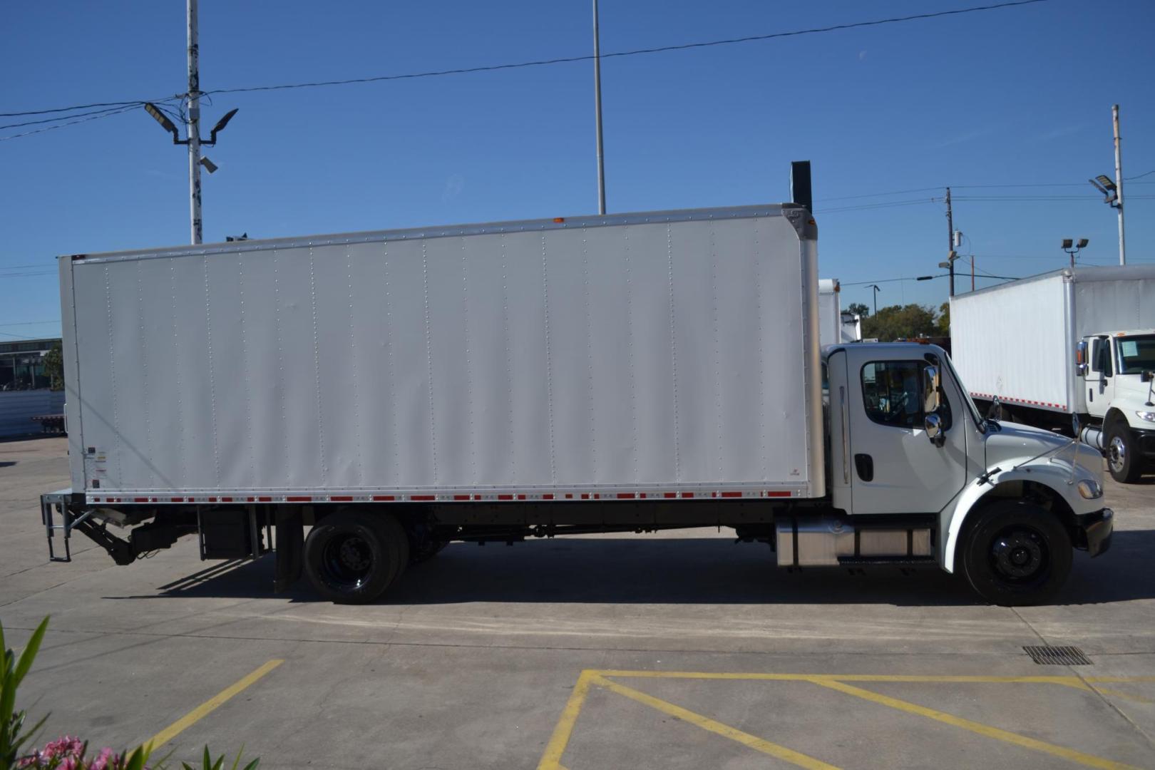 2021 WHITE /BLACK FREIGHTLINER M2-106 with an CUMMINS B6.7L 240HP engine, ALLISON 2100RDS AUTOMATIC transmission, located at 9172 North Fwy, Houston, TX, 77037, (713) 910-6868, 29.887470, -95.411903 - 26,000 LB GVWR NON CDL, MORGAN 26 FT BOX, HEIGHT 103" X WIDTH 102", MAXON 3,000 LB ALUMINUM LIFT GATE, AIR RIDE, EXHAUST BRAKE, DUAL 80 GALLON FUEL TANKS, POWER WINDOWS & LOCKS, COLLISON MITIGATION, LANE ASSIST, - Photo#3