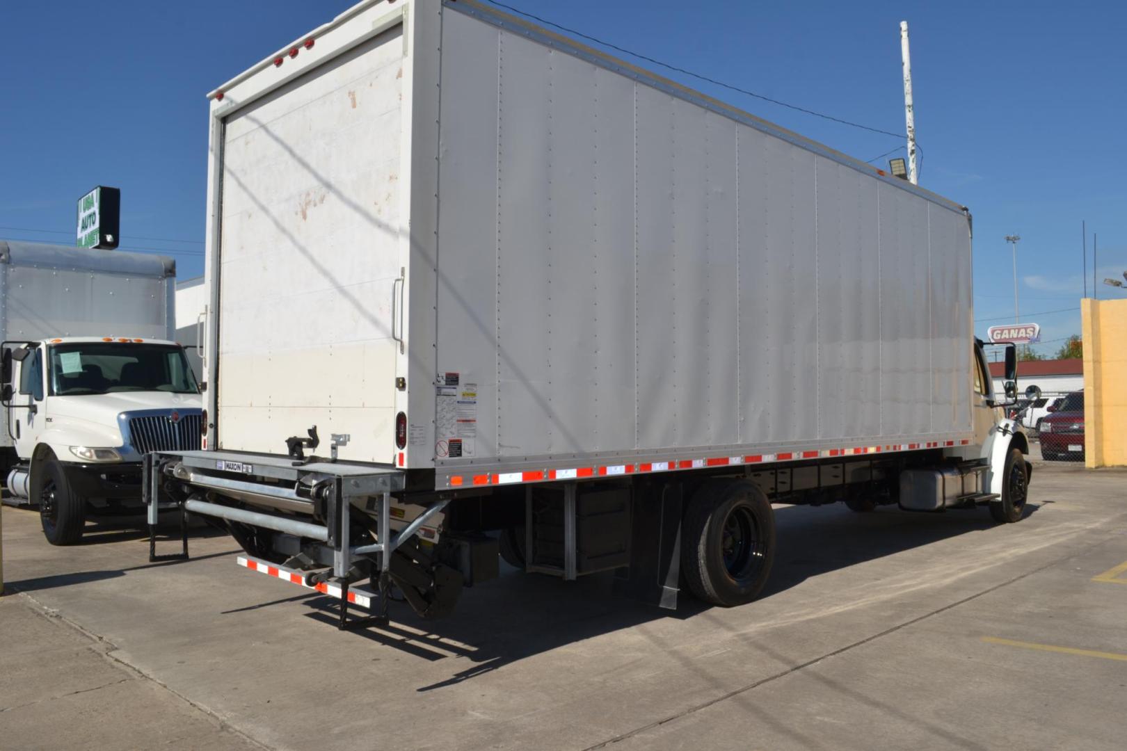 2021 WHITE /BLACK FREIGHTLINER M2-106 with an CUMMINS B6.7L 240HP engine, ALLISON 2100RDS AUTOMATIC transmission, located at 9172 North Fwy, Houston, TX, 77037, (713) 910-6868, 29.887470, -95.411903 - 26,000 LB GVWR NON CDL, MORGAN 26 FT BOX, HEIGHT 103" X WIDTH 102", MAXON 3,000 LB ALUMINUM LIFT GATE, AIR RIDE, EXHAUST BRAKE, DUAL 80 GALLON FUEL TANKS, POWER WINDOWS & LOCKS, COLLISON MITIGATION, LANE ASSIST, - Photo#4