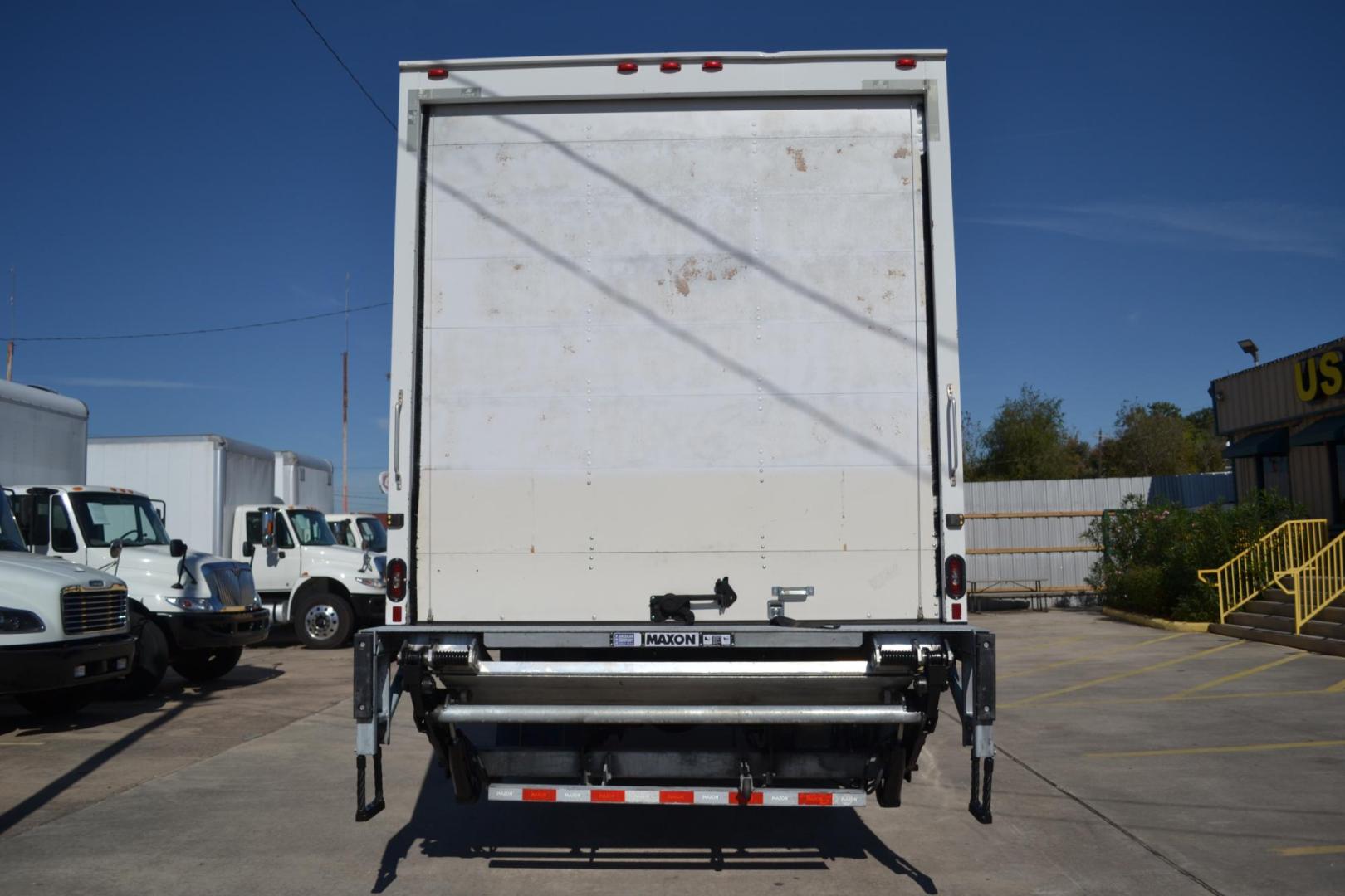 2021 WHITE /BLACK FREIGHTLINER M2-106 with an CUMMINS B6.7L 240HP engine, ALLISON 2100RDS AUTOMATIC transmission, located at 9172 North Fwy, Houston, TX, 77037, (713) 910-6868, 29.887470, -95.411903 - 26,000 LB GVWR NON CDL, MORGAN 26 FT BOX, HEIGHT 103" X WIDTH 102", MAXON 3,000 LB ALUMINUM LIFT GATE, AIR RIDE, EXHAUST BRAKE, DUAL 80 GALLON FUEL TANKS, POWER WINDOWS & LOCKS, COLLISON MITIGATION, LANE ASSIST, - Photo#5