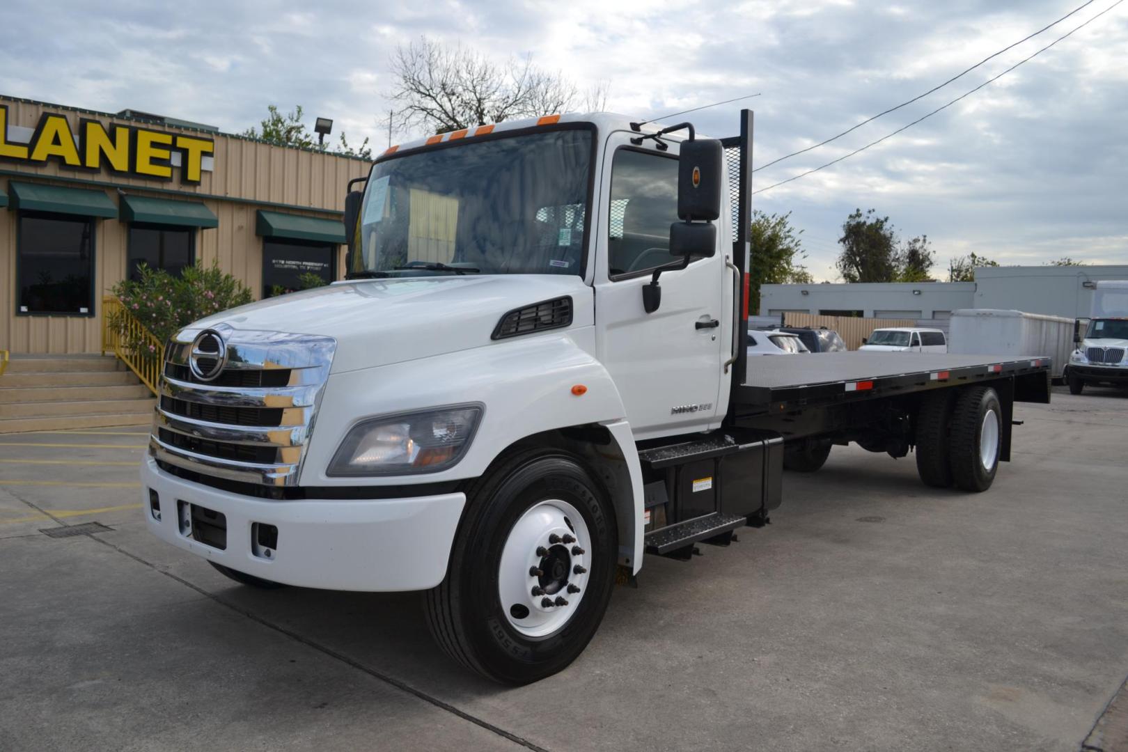 2019 WHITE /BLACK HINO 268 with an JO8E-VB 8.0L 260HP engine, ALLISON 2500RDS AUTOMATIC transmission, located at 9172 North Fwy, Houston, TX, 77037, (713) 910-6868, 29.887470, -95.411903 - Photo#0
