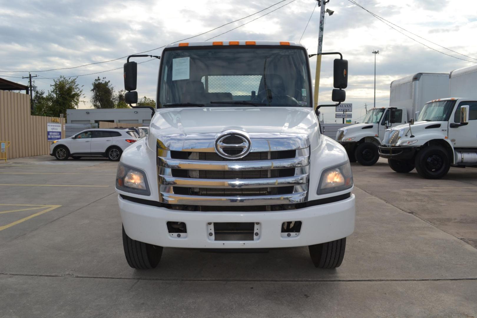 2019 WHITE /BLACK HINO 268 with an JO8E-VB 8.0L 260HP engine, ALLISON 2500RDS AUTOMATIC transmission, located at 9172 North Fwy, Houston, TX, 77037, (713) 910-6868, 29.887470, -95.411903 - Photo#1