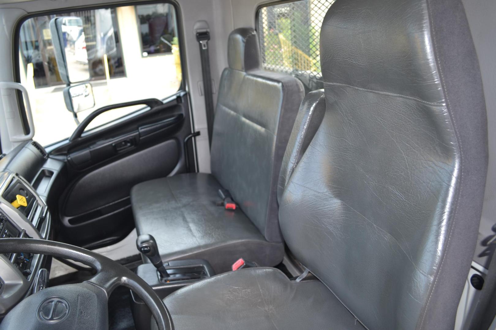 2019 WHITE /BLACK HINO 268 with an JO8E-VB 8.0L 260HP engine, ALLISON 2500RDS AUTOMATIC transmission, located at 9172 North Fwy, Houston, TX, 77037, (713) 910-6868, 29.887470, -95.411903 - Photo#12