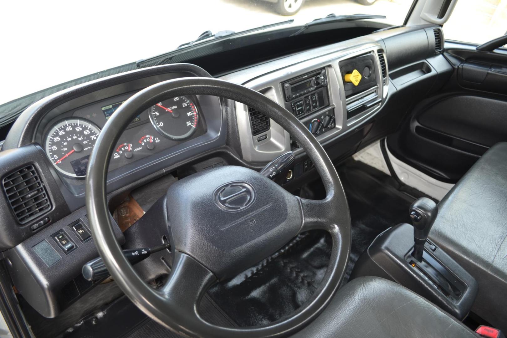2019 WHITE /BLACK HINO 268 with an JO8E-VB 8.0L 260HP engine, ALLISON 2500RDS AUTOMATIC transmission, located at 9172 North Fwy, Houston, TX, 77037, (713) 910-6868, 29.887470, -95.411903 - Photo#13