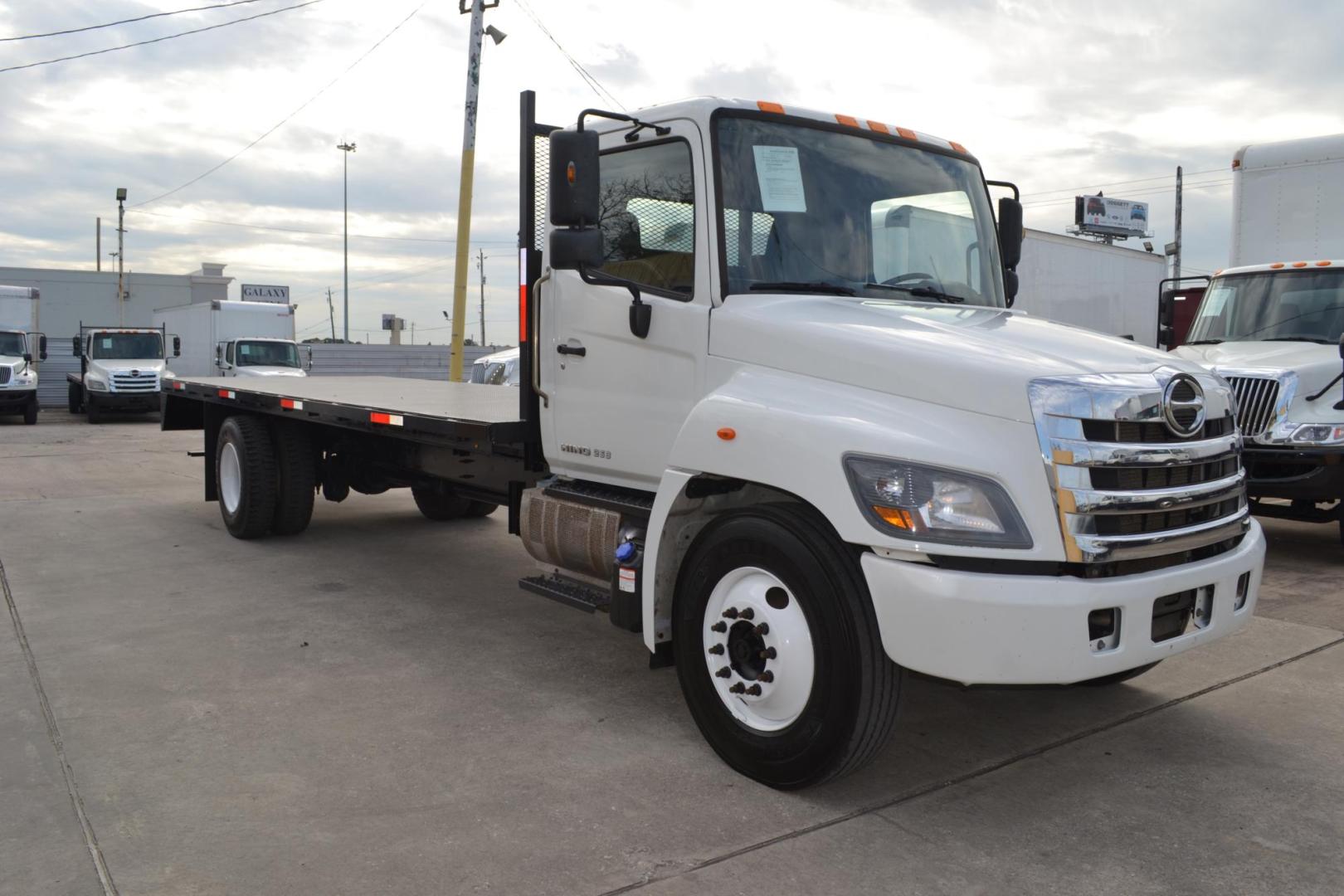 2019 WHITE /BLACK HINO 268 with an JO8E-VB 8.0L 260HP engine, ALLISON 2500RDS AUTOMATIC transmission, located at 9172 North Fwy, Houston, TX, 77037, (713) 910-6868, 29.887470, -95.411903 - Photo#2