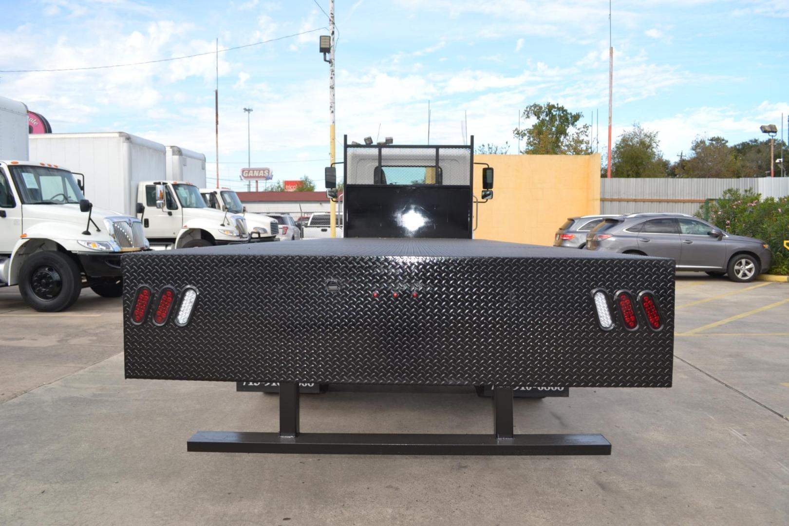 2019 WHITE /BLACK HINO 268 with an JO8E-VB 8.0L 260HP engine, ALLISON 2500RDS AUTOMATIC transmission, located at 9172 North Fwy, Houston, TX, 77037, (713) 910-6868, 29.887470, -95.411903 - Photo#5