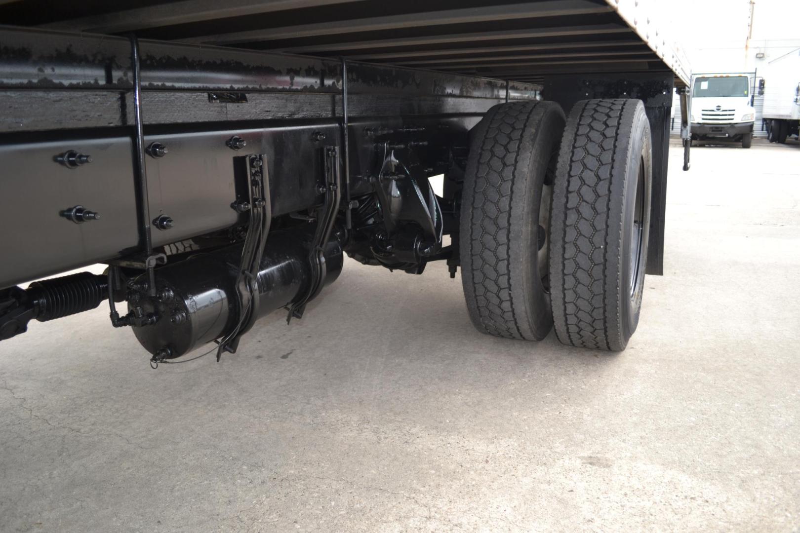 2019 WHITE /BLACK FREIGHTLINER M2-106 with an CUMMINS B6.7L 240HP engine, ALLISON 2500RDS AUTOMATIC transmission, located at 9172 North Fwy, Houston, TX, 77037, (713) 910-6868, 29.887470, -95.411903 - Photo#10