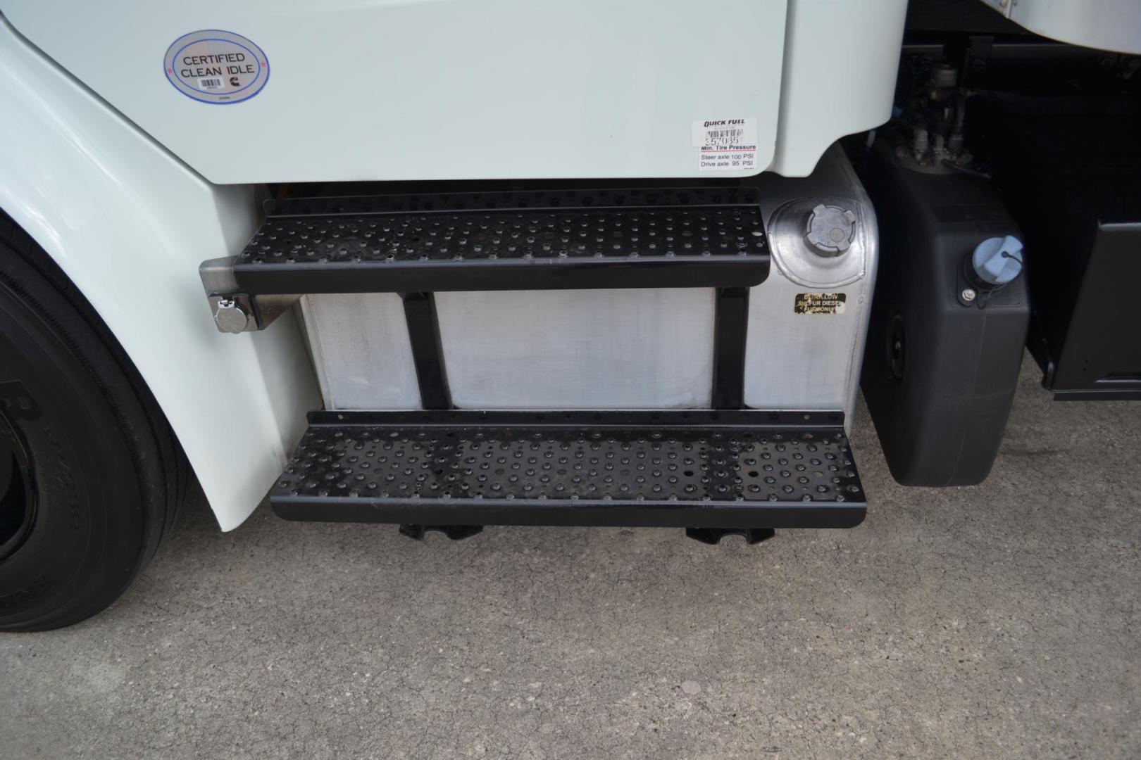 2019 WHITE /BLACK FREIGHTLINER M2-106 with an CUMMINS B6.7L 240HP engine, ALLISON 2500RDS AUTOMATIC transmission, located at 9172 North Fwy, Houston, TX, 77037, (713) 910-6868, 29.887470, -95.411903 - Photo#13