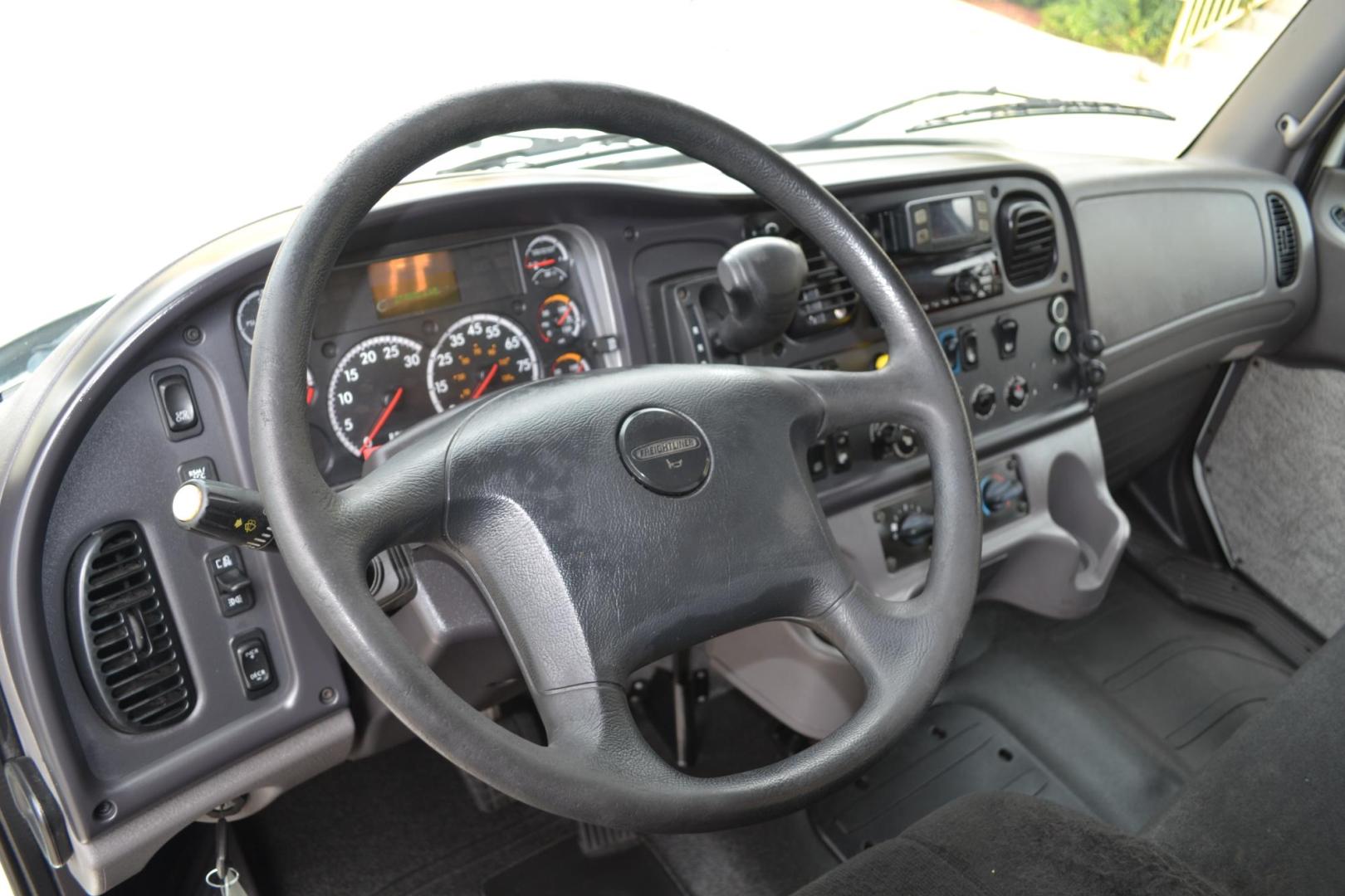 2019 WHITE /BLACK FREIGHTLINER M2-106 with an CUMMINS B6.7L 240HP engine, ALLISON 2500RDS AUTOMATIC transmission, located at 9172 North Fwy, Houston, TX, 77037, (713) 910-6868, 29.887470, -95.411903 - Photo#18