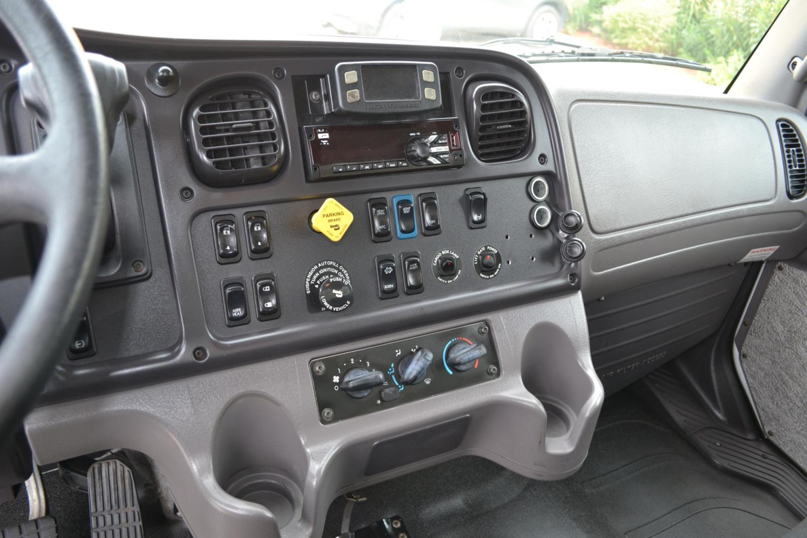 2019 WHITE /BLACK FREIGHTLINER M2-106 with an CUMMINS B6.7L 240HP engine, ALLISON 2500RDS AUTOMATIC transmission, located at 9172 North Fwy, Houston, TX, 77037, (713) 910-6868, 29.887470, -95.411903 - Photo#20