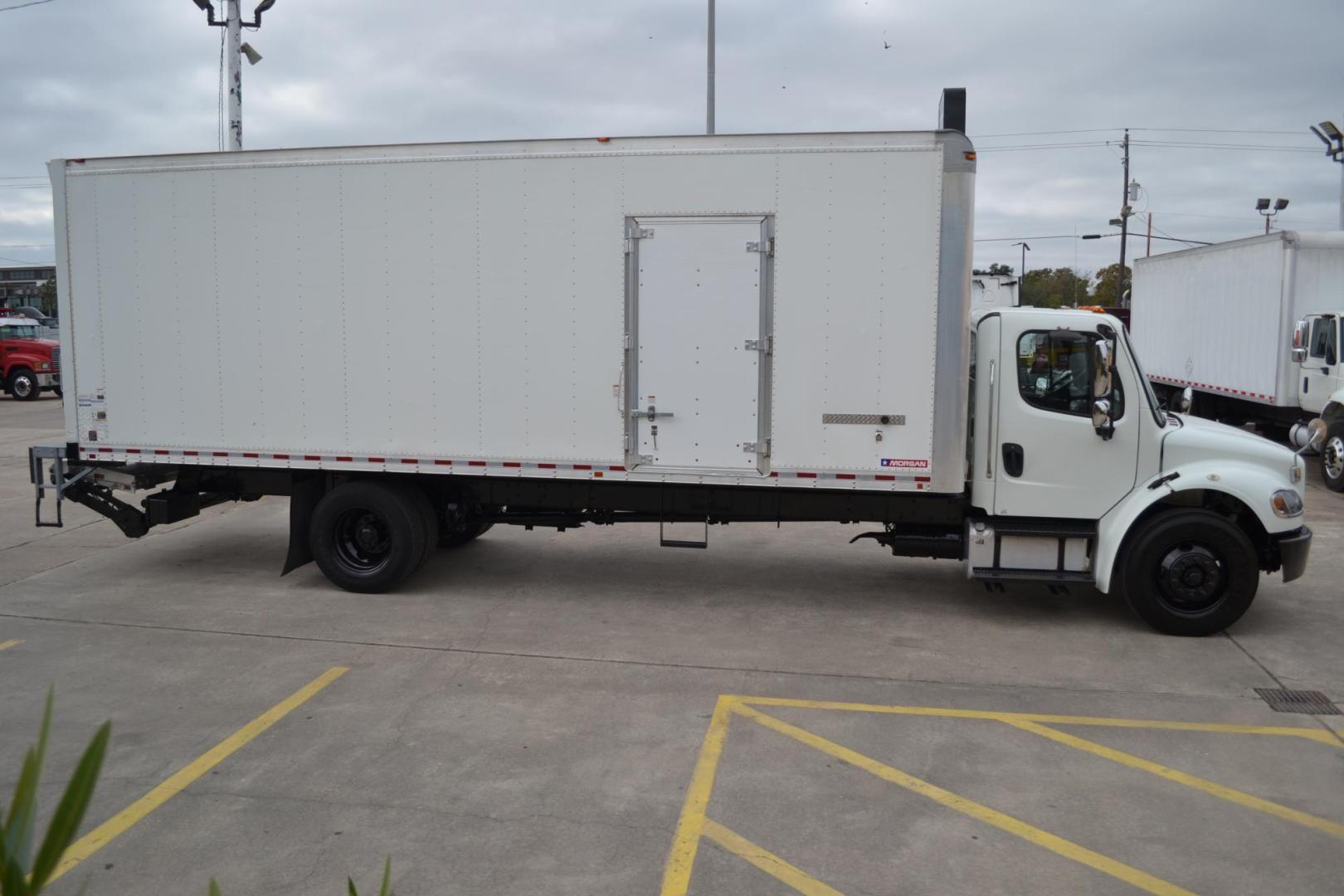 2019 WHITE /BLACK FREIGHTLINER M2-106 with an CUMMINS B6.7L 240HP engine, ALLISON 2500RDS AUTOMATIC transmission, located at 9172 North Fwy, Houston, TX, 77037, (713) 910-6868, 29.887470, -95.411903 - Photo#3