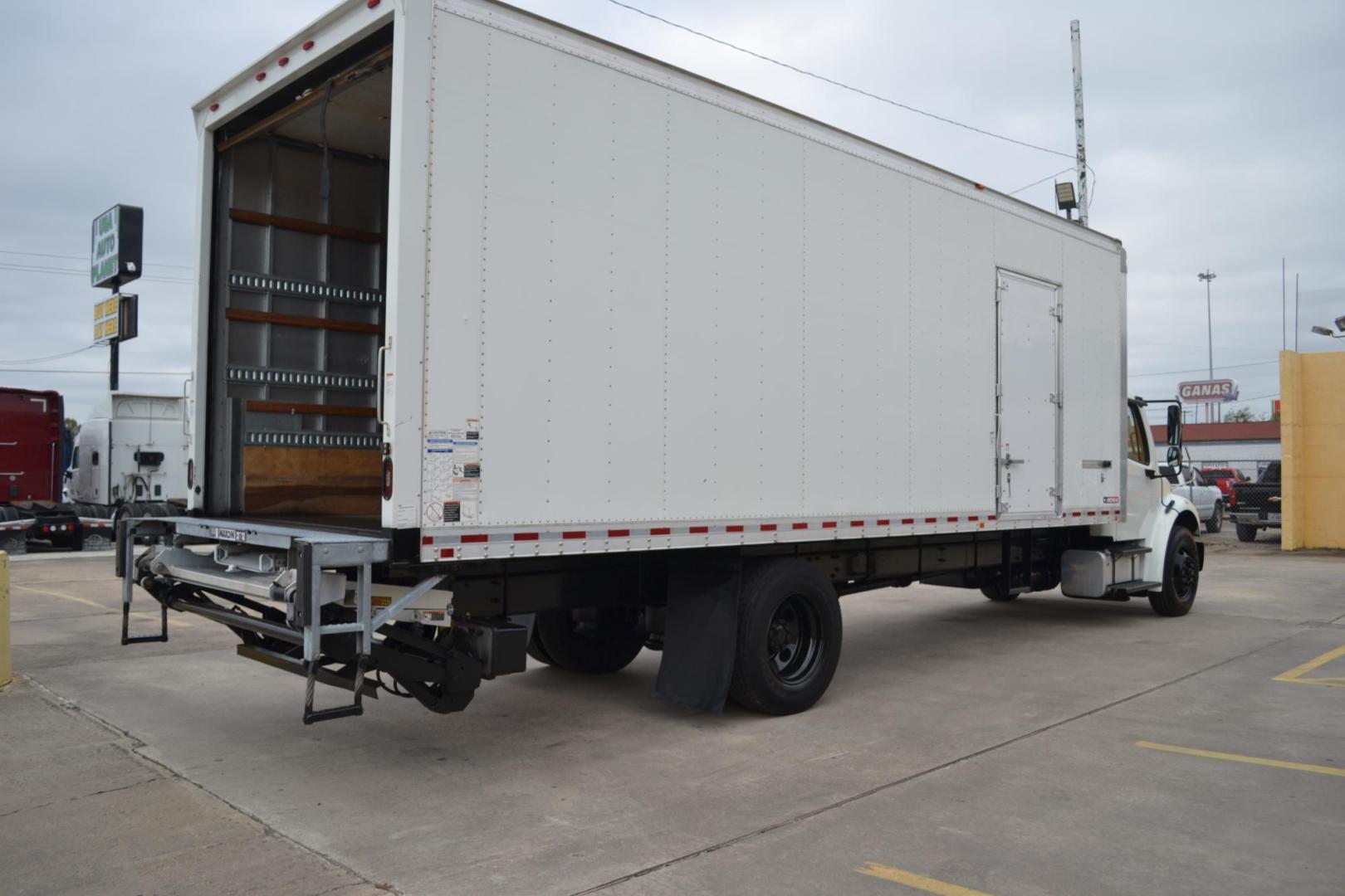 2019 WHITE /BLACK FREIGHTLINER M2-106 with an CUMMINS B6.7L 240HP engine, ALLISON 2500RDS AUTOMATIC transmission, located at 9172 North Fwy, Houston, TX, 77037, (713) 910-6868, 29.887470, -95.411903 - Photo#4