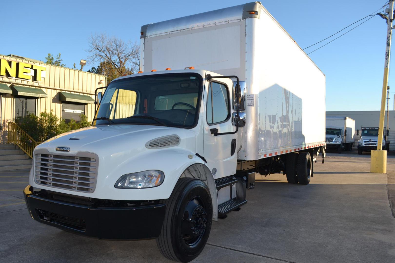 2018 WHITE /BLACK FREIGHTLINER M2-106 with an CUMMINS B6.7L 240HP engine, ALLISON 2500RDS AUTOMATIC transmission, located at 9172 North Fwy, Houston, TX, 77037, (713) 910-6868, 29.887470, -95.411903 - Photo#0