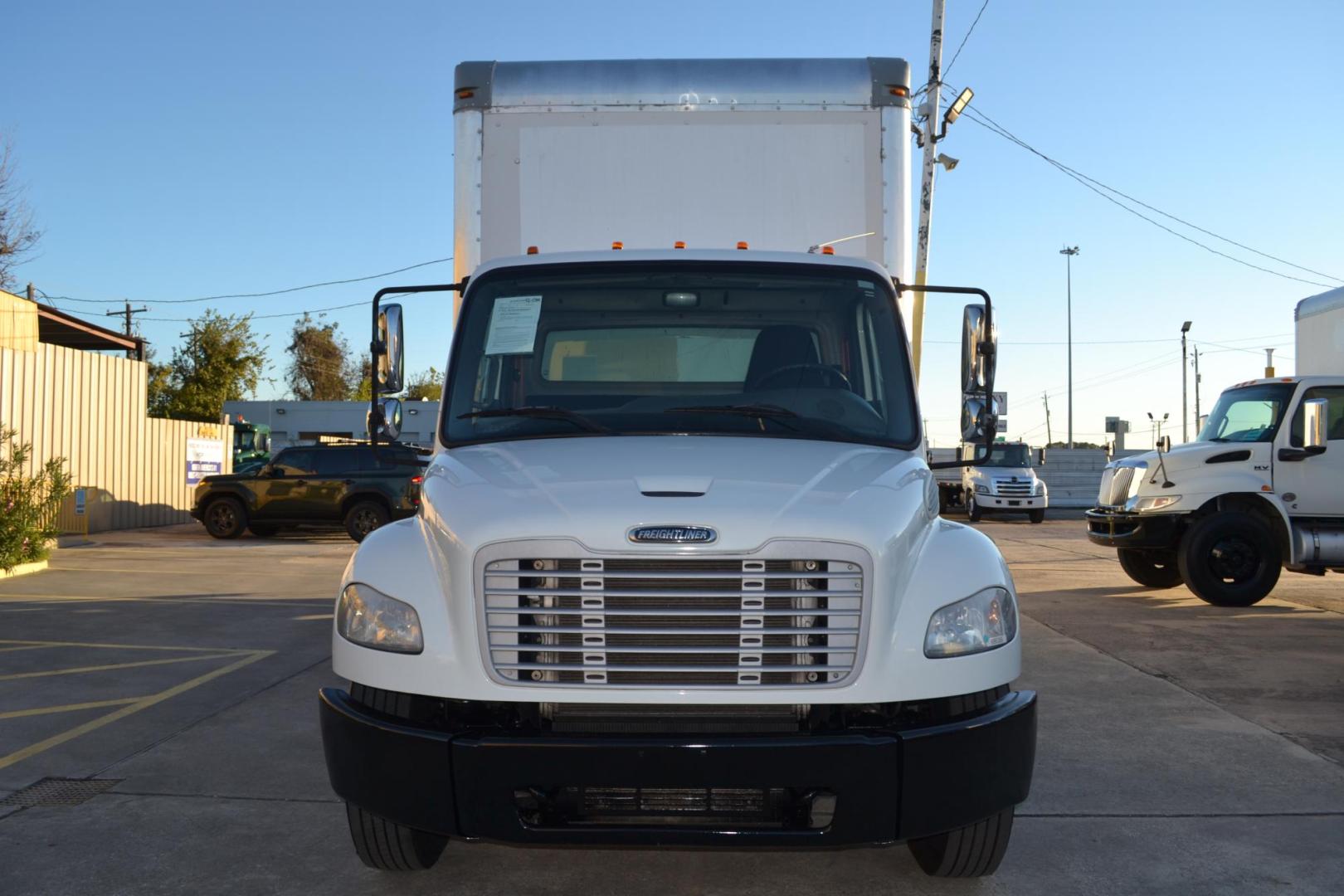 2018 WHITE /BLACK FREIGHTLINER M2-106 with an CUMMINS B6.7L 240HP engine, ALLISON 2500RDS AUTOMATIC transmission, located at 9172 North Fwy, Houston, TX, 77037, (713) 910-6868, 29.887470, -95.411903 - Photo#1