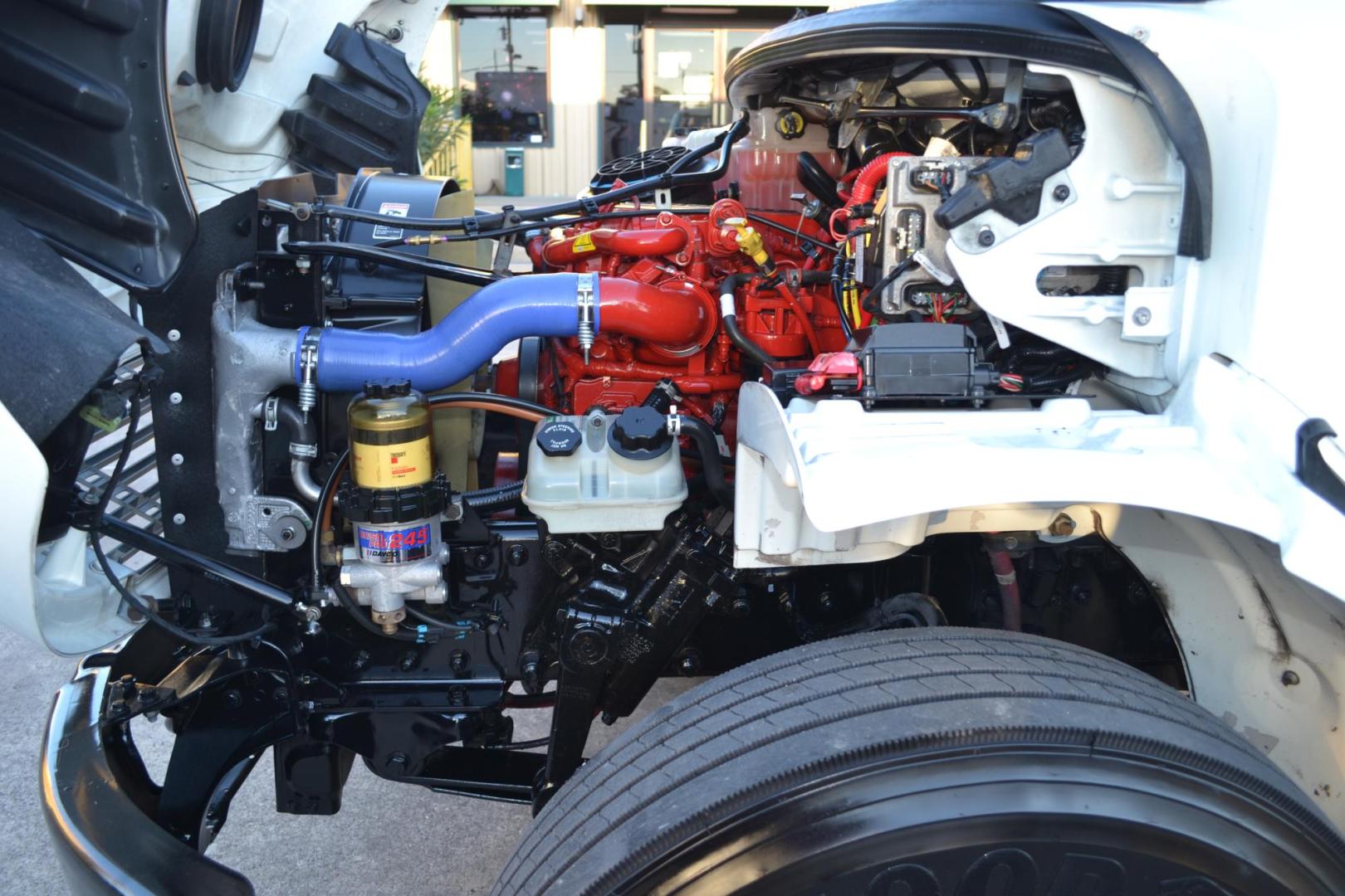 2018 WHITE /BLACK FREIGHTLINER M2-106 with an CUMMINS B6.7L 240HP engine, ALLISON 2500RDS AUTOMATIC transmission, located at 9172 North Fwy, Houston, TX, 77037, (713) 910-6868, 29.887470, -95.411903 - Photo#12