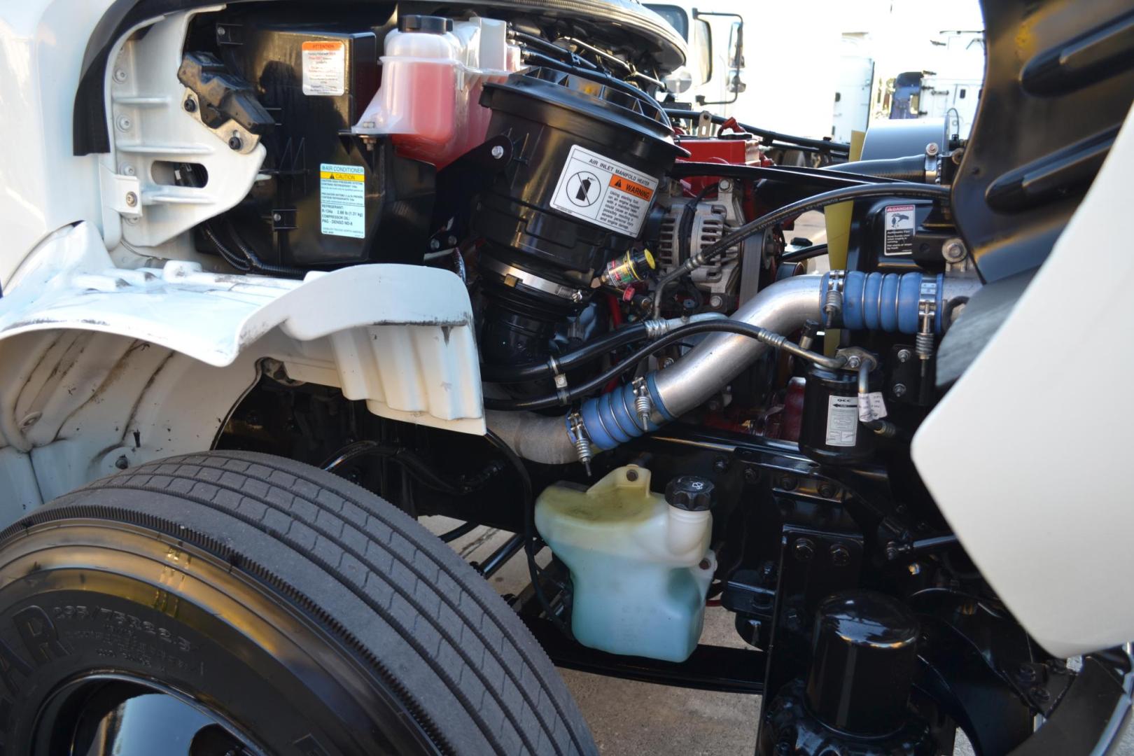 2018 WHITE /BLACK FREIGHTLINER M2-106 with an CUMMINS B6.7L 240HP engine, ALLISON 2500RDS AUTOMATIC transmission, located at 9172 North Fwy, Houston, TX, 77037, (713) 910-6868, 29.887470, -95.411903 - Photo#14