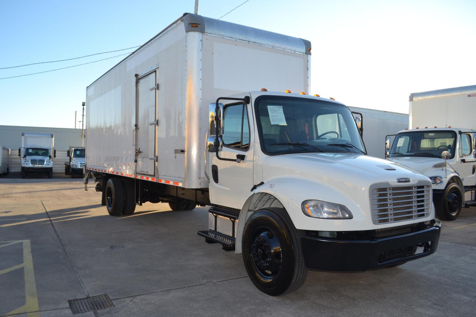 2018 WHITE /BLACK FREIGHTLINER M2-106 with an CUMMINS B6.7L 240HP engine, ALLISON 2500RDS AUTOMATIC transmission, located at 9172 North Fwy, Houston, TX, 77037, (713) 910-6868, 29.887470, -95.411903 - Photo#2