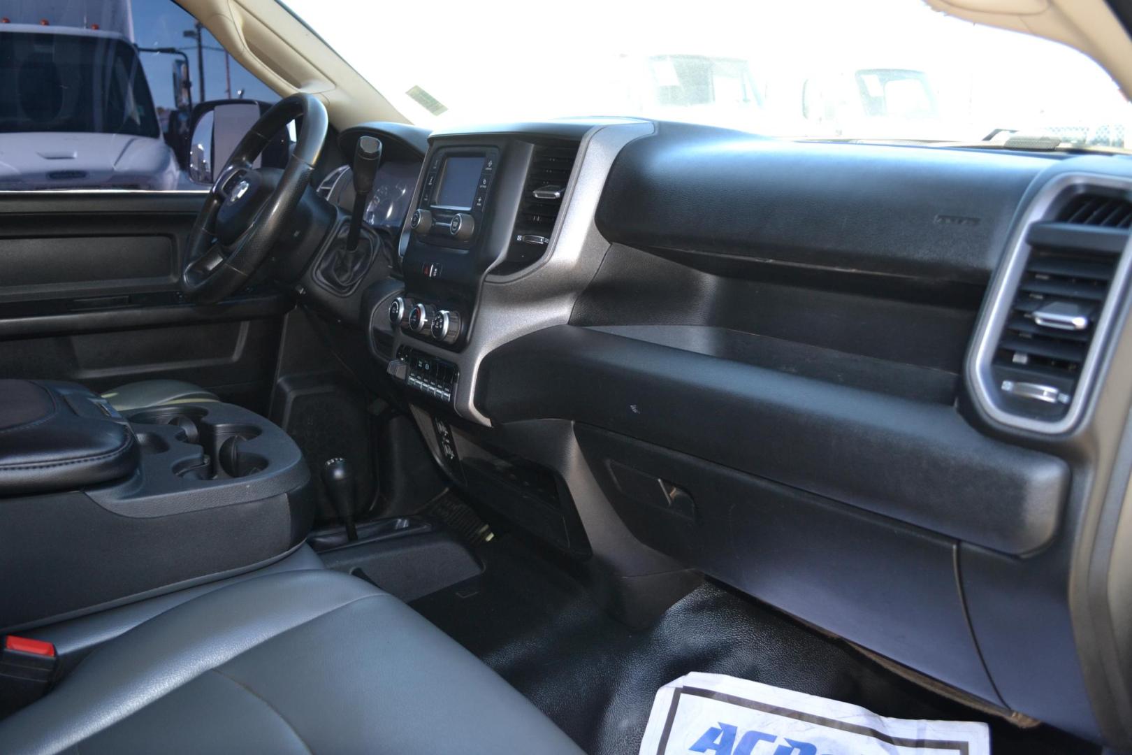 2020 WHITE /BLACK RAM 3500 with an CUMMINS 6.7L TURBO DIESEL engine, AISIN A465 6SPD AUTOMATIC transmission, located at 9172 North Fwy, Houston, TX, 77037, (713) 910-6868, 29.887470, -95.411903 - CREW CAB, 4X4, 9FT FLATBED, 100" WIDE, EXHAUST BRAKE, GOOSENECK / BUMPER PULL HITCH, POWER WINDOWS & LOCKS - Photo#14