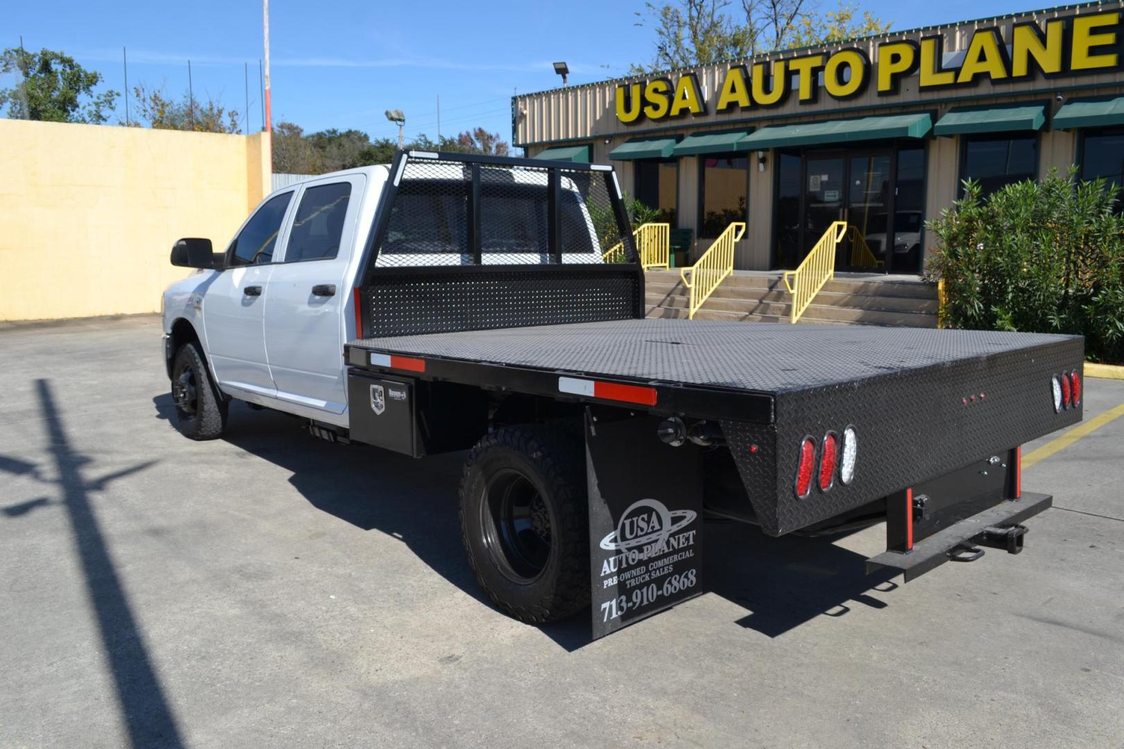 2020 WHITE /BLACK RAM 3500 with an CUMMINS 6.7L TURBO DIESEL engine, AISIN A465 6SPD AUTOMATIC transmission, located at 9172 North Fwy, Houston, TX, 77037, (713) 910-6868, 29.887470, -95.411903 - CREW CAB, 4X4, 9FT FLATBED, 100" WIDE, EXHAUST BRAKE, GOOSENECK / BUMPER PULL HITCH, POWER WINDOWS & LOCKS - Photo#6
