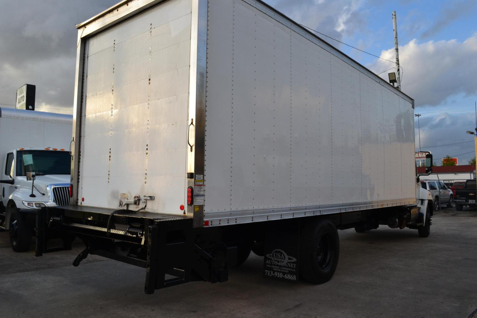 2020 WHITE /BLACK HINO 268 with an JO8E-WU 8.0L 230HP engine, ALLISON 2200HS AUTOMATIC transmission, located at 9172 North Fwy, Houston, TX, 77037, (713) 910-6868, 29.887470, -95.411903 - Photo#3