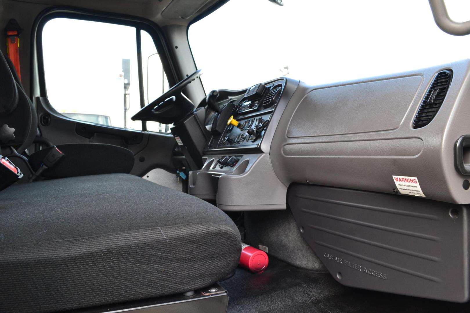 2020 WHITE /BLACK FREIGHTLINER M2-106 with an CUMMINS B6.7L 240HP engine, ALLISON 2500RDS AUTOMATIC transmission, located at 9172 North Fwy, Houston, TX, 77037, (713) 910-6868, 29.887470, -95.411903 - Photo#16