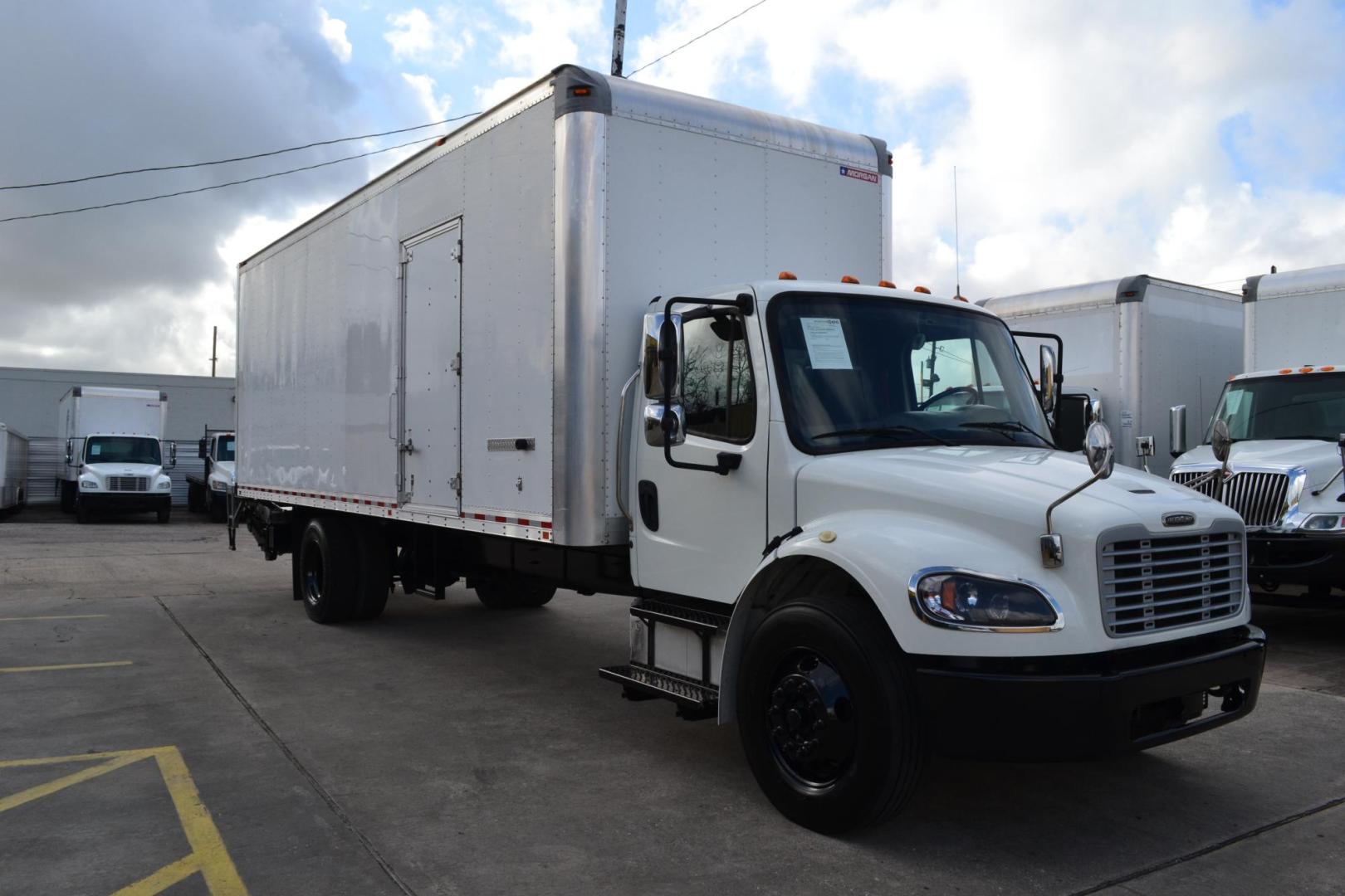 2020 WHITE /BLACK FREIGHTLINER M2-106 with an CUMMINS B6.7L 240HP engine, ALLISON 2500RDS AUTOMATIC transmission, located at 9172 North Fwy, Houston, TX, 77037, (713) 910-6868, 29.887470, -95.411903 - Photo#2