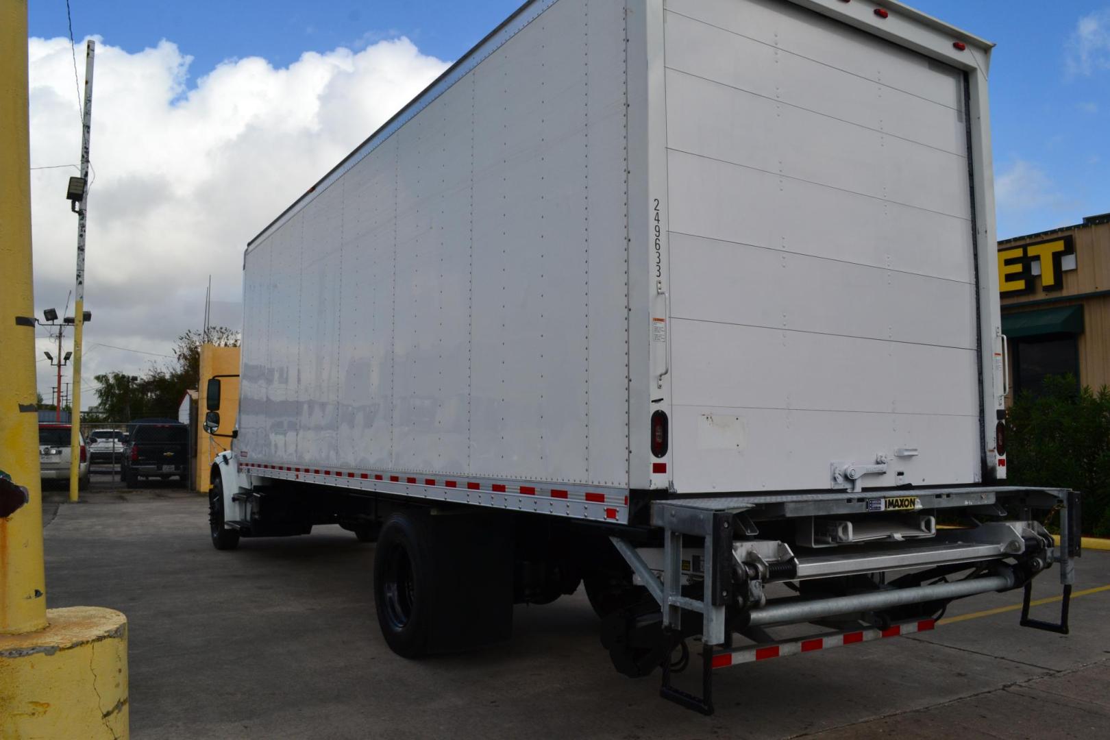 2020 WHITE /BLACK FREIGHTLINER M2-106 with an CUMMINS B6.7L 240HP engine, ALLISON 2500RDS AUTOMATIC transmission, located at 9172 North Fwy, Houston, TX, 77037, (713) 910-6868, 29.887470, -95.411903 - Photo#6