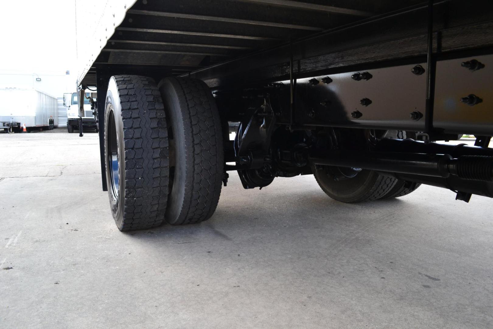 2020 WHITE /BLACK FREIGHTLINER M2-106 with an CUMMINS B6.7L 240HP engine, ALLISON 2500RDS AUTOMATIC transmission, located at 9172 North Fwy, Houston, TX, 77037, (713) 910-6868, 29.887470, -95.411903 - Photo#7