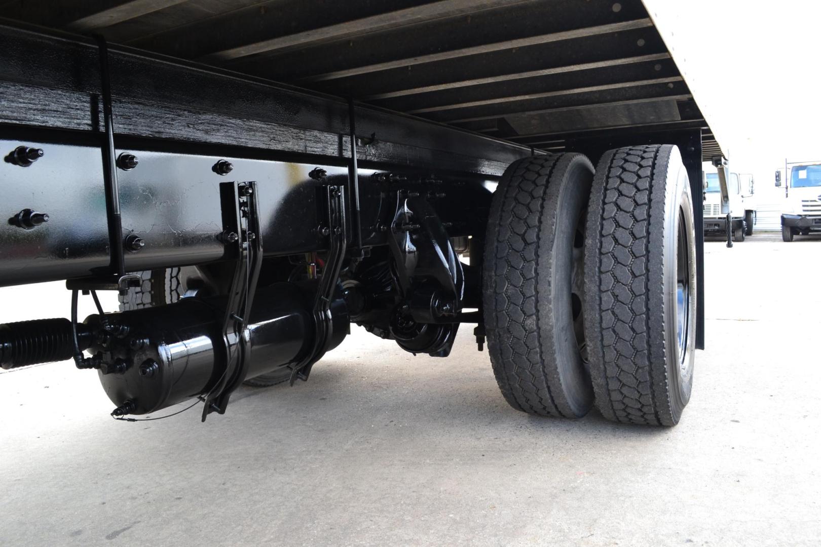 2020 WHITE /BLACK FREIGHTLINER M2-106 with an CUMMINS B6.7L 240HP engine, ALLISON 2500RDS AUTOMATIC transmission, located at 9172 North Fwy, Houston, TX, 77037, (713) 910-6868, 29.887470, -95.411903 - Photo#8