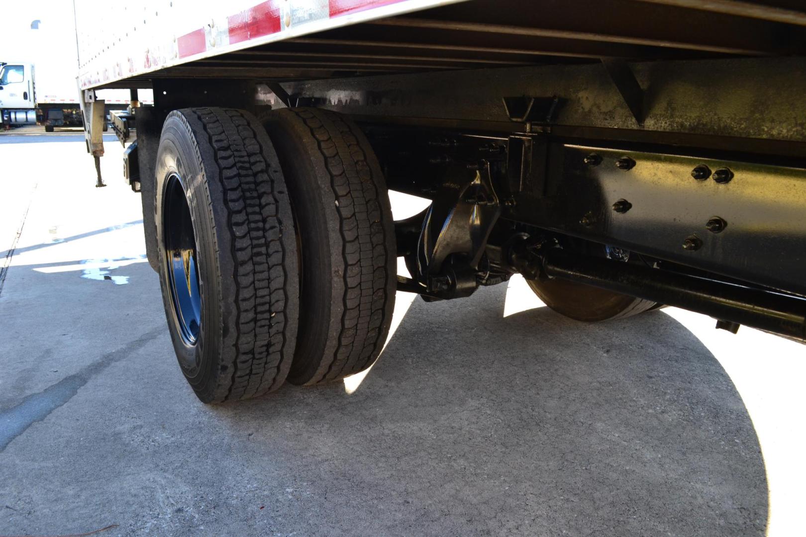 2018 WHITE /BLACK FREIGHTLINER M2-106 (3ALACWFCXJD) with an CUMMINS B6.7L 240HP engine, ALLISON 2500RDS AUTOMATIC transmission, located at 9172 North Fwy, Houston, TX, 77037, (713) 910-6868, 29.887470, -95.411903 - 26,000 LB GVWR NON CDL, 26 FT BOX X HEIGHT 103" X WIDTH 102", AIR RIDE SUSPENSION, EXHAUST BRAKE, WALTCO 3,000 LB CAPACITY ALUMINUM LIFT GATE, DUAL 50 GALLON FUEL TANKS, COLLISION MITIGATION, POWER WINDOWS & LOCKS, HEATED MIRRORS - Photo#8