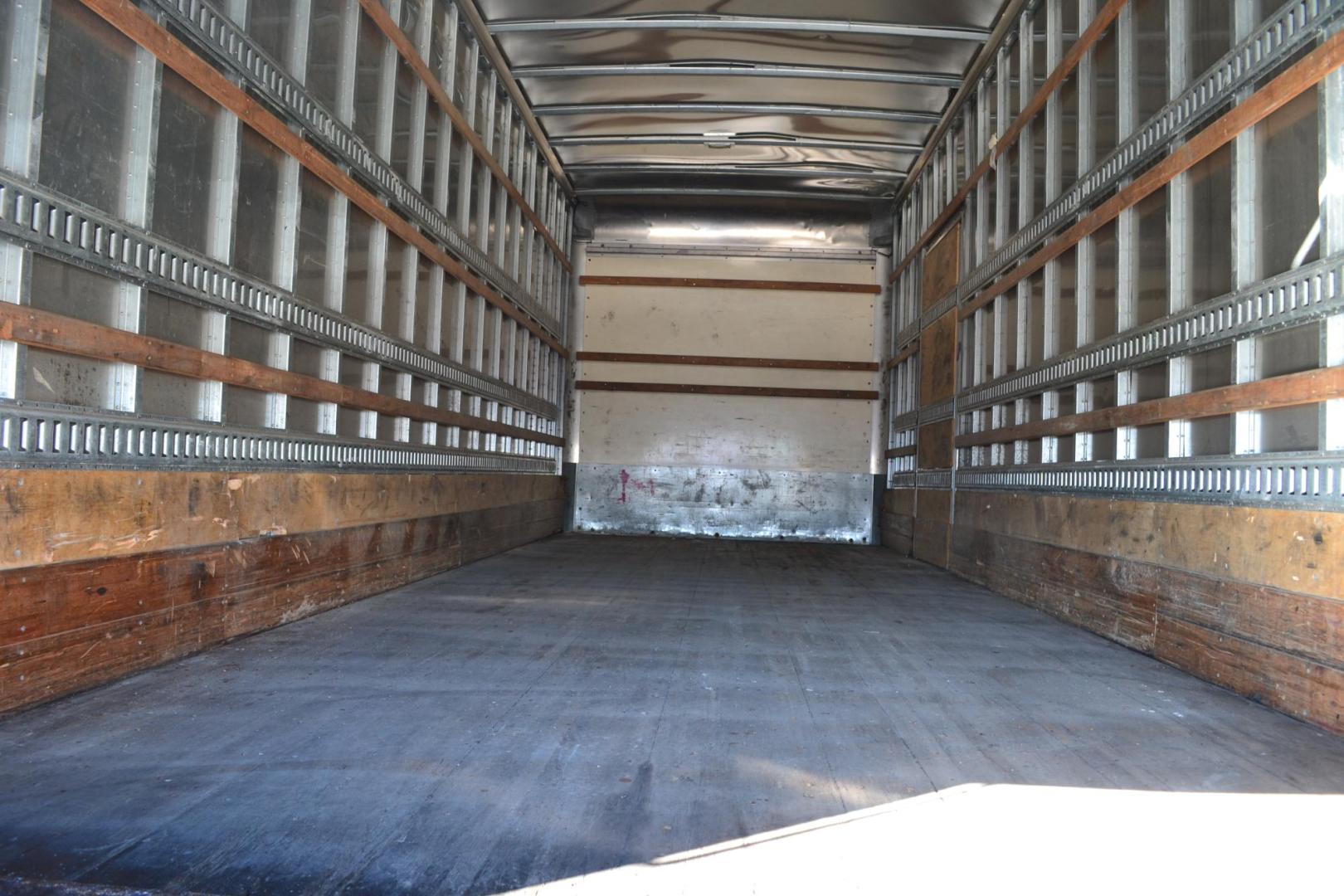 2018 WHITE /BLACK FREIGHTLINER M2-106 (3ALACWFCXJD) with an CUMMINS B6.7L 240HP engine, ALLISON 2500RDS AUTOMATIC transmission, located at 9172 North Fwy, Houston, TX, 77037, (713) 910-6868, 29.887470, -95.411903 - 26,000 LB GVWR NON CDL, 26 FT BOX X HEIGHT 103" X WIDTH 102", AIR RIDE SUSPENSION, EXHAUST BRAKE, WALTCO 3,000 LB CAPACITY ALUMINUM LIFT GATE, DUAL 50 GALLON FUEL TANKS, COLLISION MITIGATION, POWER WINDOWS & LOCKS, HEATED MIRRORS - Photo#9