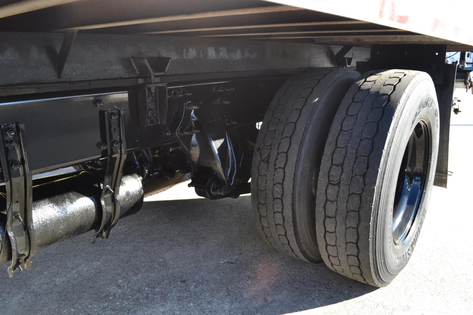2018 WHITE /BLACK FREIGHTLINER M2-106 (3ALACWFCXJD) with an CUMMINS B6.7L 240HP engine, ALLISON 2500RDS AUTOMATIC transmission, located at 9172 North Fwy, Houston, TX, 77037, (713) 910-6868, 29.887470, -95.411903 - 26,000 LB GVWR NON CDL, 26 FT BOX X HEIGHT 103" X WIDTH 102", AIR RIDE SUSPENSION, EXHAUST BRAKE, WALTCO 3,000 LB CAPACITY ALUMINUM LIFT GATE, DUAL 50 GALLON FUEL TANKS, COLLISION MITIGATION, POWER WINDOWS & LOCKS, HEATED MIRRORS - Photo#10