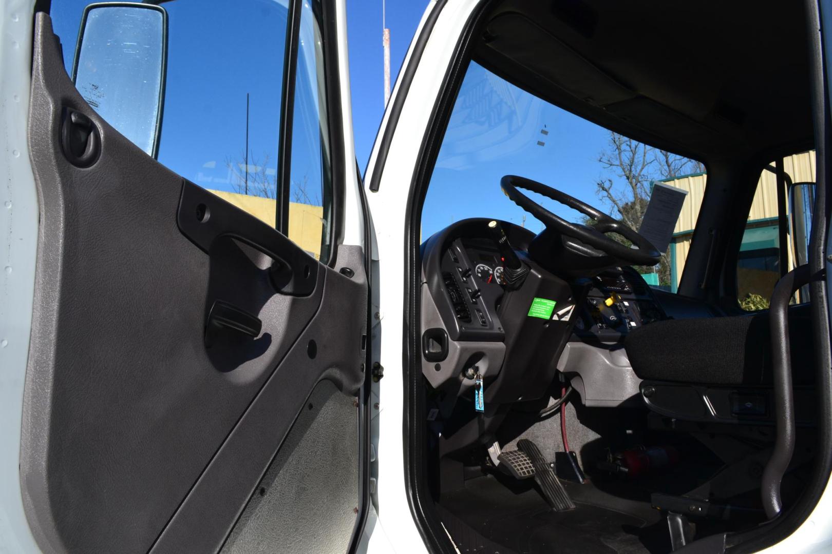 2018 WHITE /BLACK FREIGHTLINER M2-106 (3ALACWFCXJD) with an CUMMINS B6.7L 240HP engine, ALLISON 2500RDS AUTOMATIC transmission, located at 9172 North Fwy, Houston, TX, 77037, (713) 910-6868, 29.887470, -95.411903 - 26,000 LB GVWR NON CDL, 26 FT BOX X HEIGHT 103" X WIDTH 102", AIR RIDE SUSPENSION, EXHAUST BRAKE, WALTCO 3,000 LB CAPACITY ALUMINUM LIFT GATE, DUAL 50 GALLON FUEL TANKS, COLLISION MITIGATION, POWER WINDOWS & LOCKS, HEATED MIRRORS - Photo#12