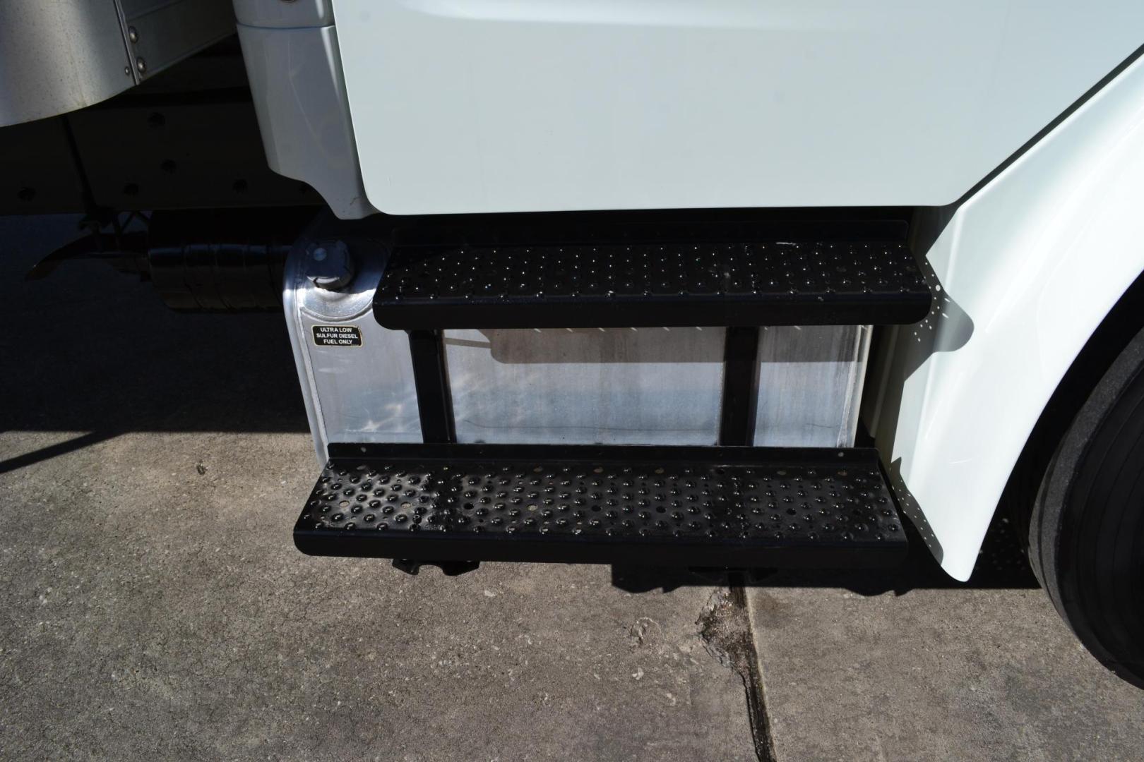 2019 WHITE /BLACK FREIGHTLINER M2-106 (3ALACWFC9KD) with an CUMMINS B6.7L 240HP engine, ALLISON 2500RDS AUTOMATIC transmission, located at 9172 North Fwy, Houston, TX, 77037, (713) 910-6868, 29.887470, -95.411903 - Photo#12