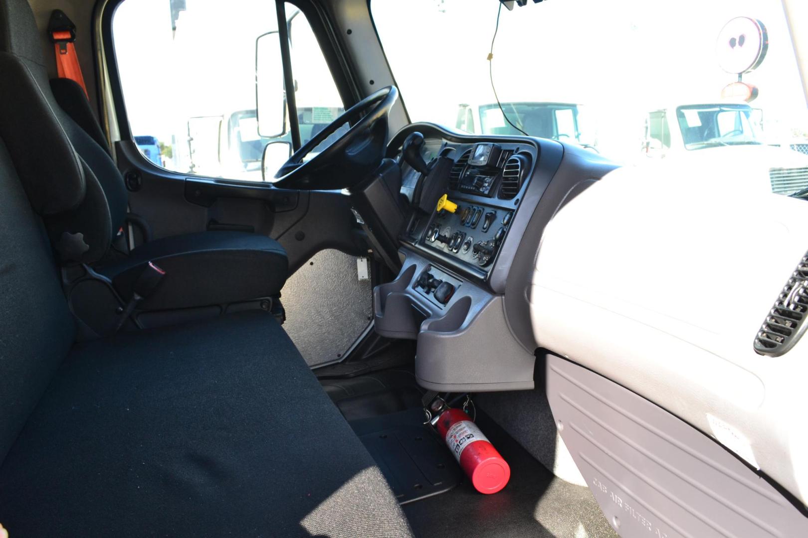 2019 WHITE /BLACK FREIGHTLINER M2-106 (3ALACWFC9KD) with an CUMMINS B6.7L 240HP engine, ALLISON 2500RDS AUTOMATIC transmission, located at 9172 North Fwy, Houston, TX, 77037, (713) 910-6868, 29.887470, -95.411903 - Photo#13