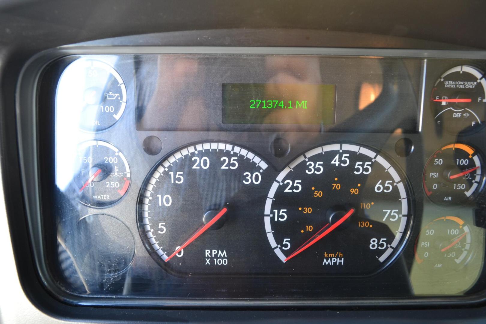 2019 WHITE /BLACK FREIGHTLINER M2-106 (3ALACWFC9KD) with an CUMMINS B6.7L 240HP engine, ALLISON 2500RDS AUTOMATIC transmission, located at 9172 North Fwy, Houston, TX, 77037, (713) 910-6868, 29.887470, -95.411903 - Photo#16