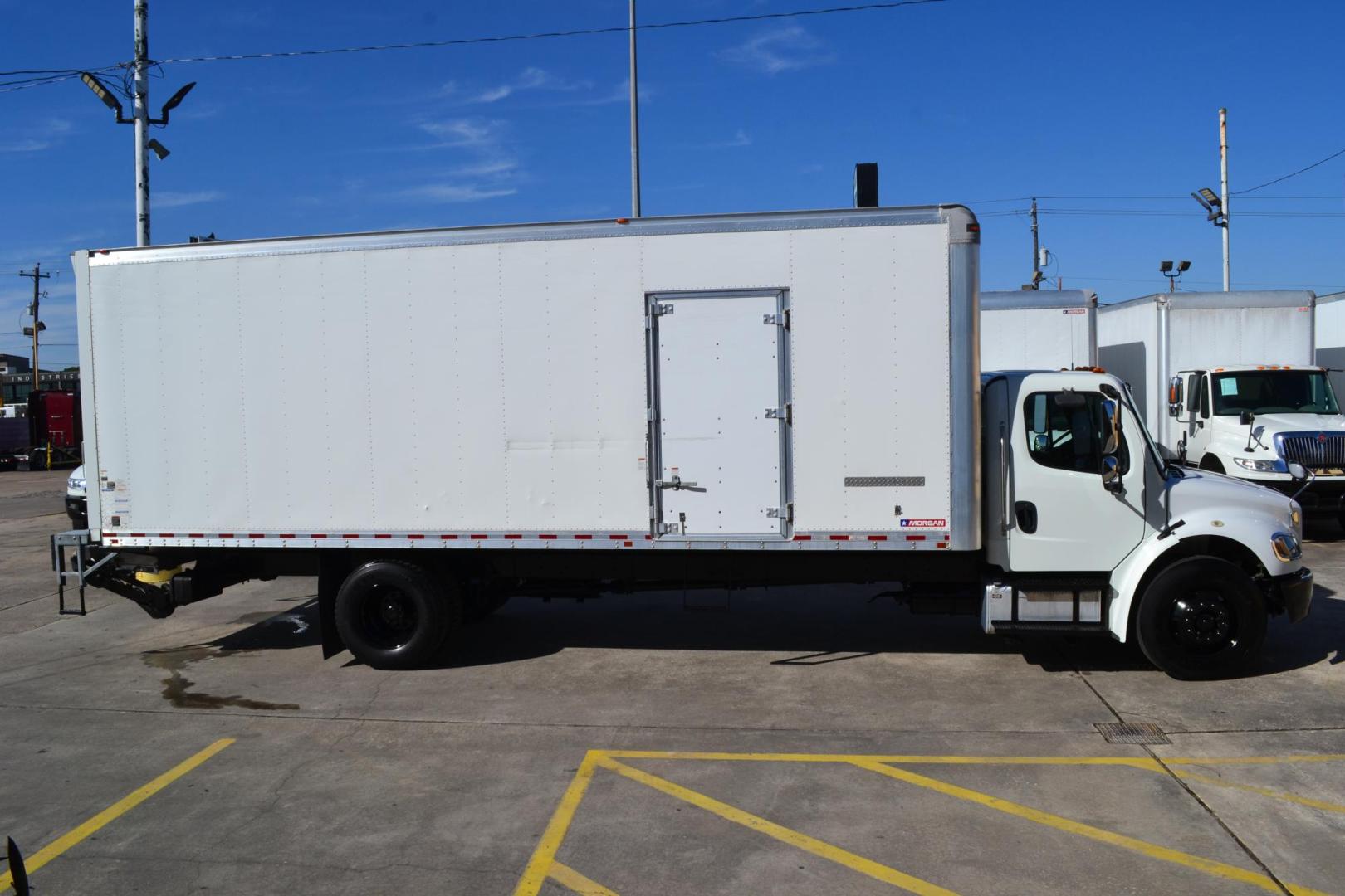 2019 WHITE /BLACK FREIGHTLINER M2-106 (3ALACWFC9KD) with an CUMMINS B6.7L 240HP engine, ALLISON 2500RDS AUTOMATIC transmission, located at 9172 North Fwy, Houston, TX, 77037, (713) 910-6868, 29.887470, -95.411903 - Photo#3