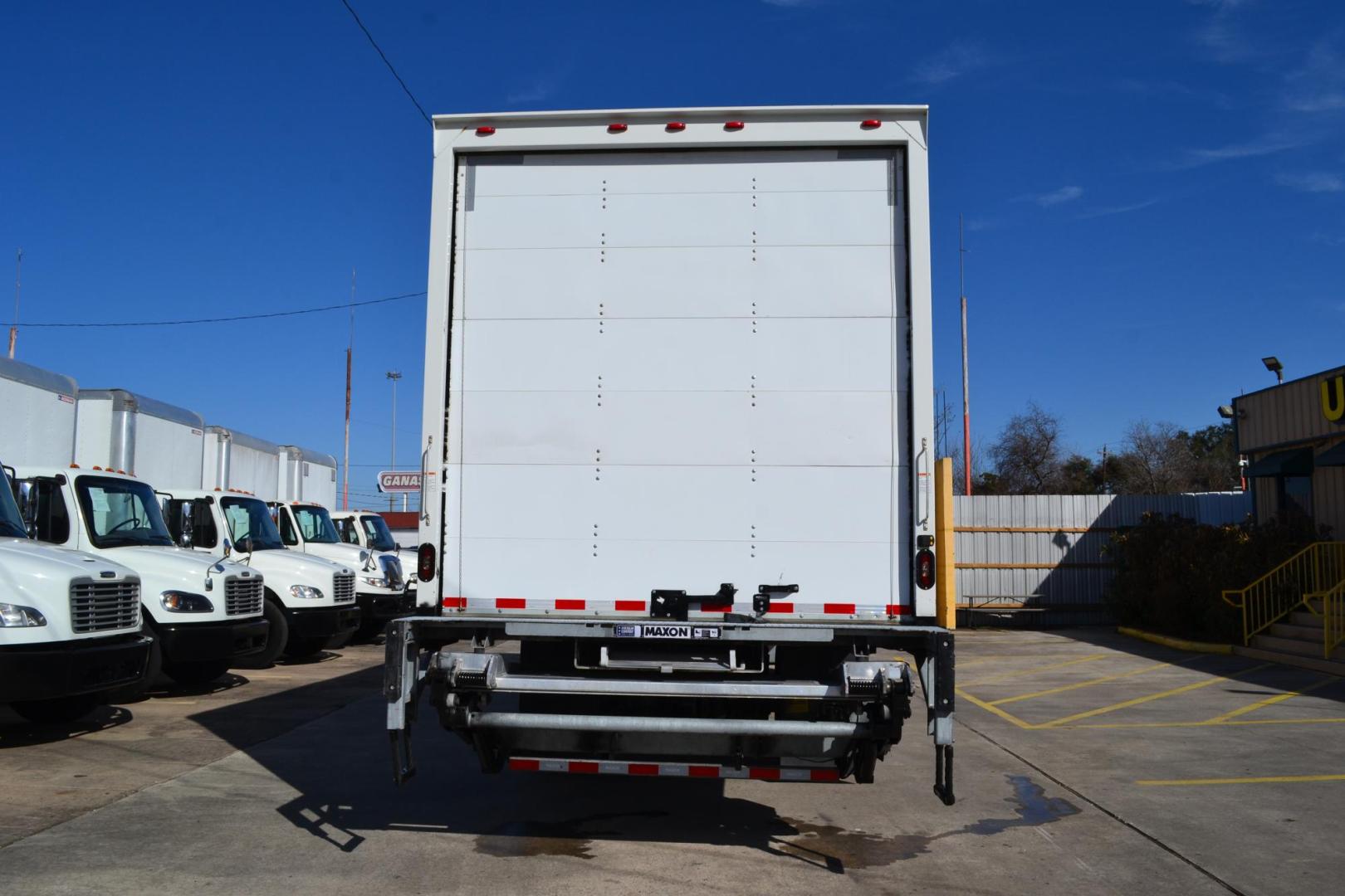 2019 WHITE /BLACK FREIGHTLINER M2-106 (3ALACWFC9KD) with an CUMMINS B6.7L 240HP engine, ALLISON 2500RDS AUTOMATIC transmission, located at 9172 North Fwy, Houston, TX, 77037, (713) 910-6868, 29.887470, -95.411903 - Photo#5