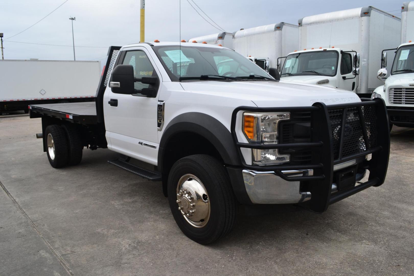 2017 WHITE /BLACK FORD F550 (1FDVFGT2HDA) with an POWERSTROKE 6.7L DIESEL engine, AUTOMATIC transmission, located at 9172 North Fwy, Houston, TX, 77037, (713) 910-6868, 29.887470, -95.411903 - Photo#2