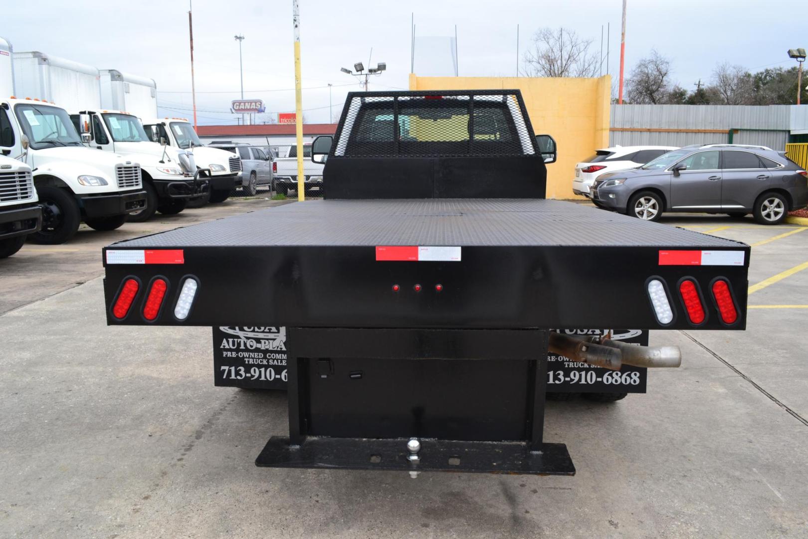 2017 WHITE /BLACK FORD F550 (1FDVFGT2HDA) with an POWERSTROKE 6.7L DIESEL engine, AUTOMATIC transmission, located at 9172 North Fwy, Houston, TX, 77037, (713) 910-6868, 29.887470, -95.411903 - Photo#5