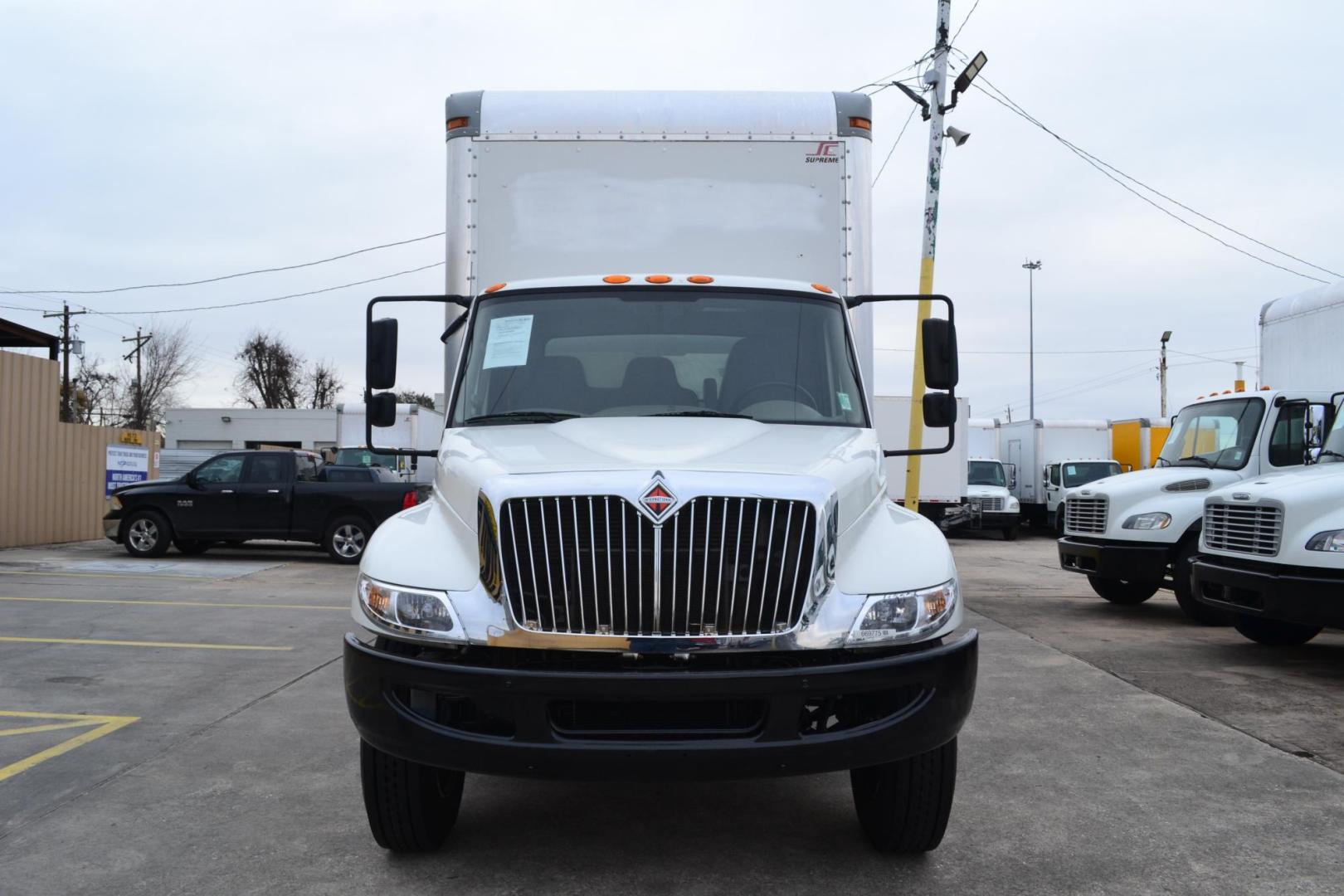 2017 WHITE /BLACK INTERNATIONAL 4300 (1HTMMMMLXHH) with an CUMMINS ISB 6.7L 240HP engine, ALLISON 2100HS AUTOMATIC transmission, located at 9172 North Fwy, Houston, TX, 77037, (713) 910-6868, 29.887470, -95.411903 - Photo#1