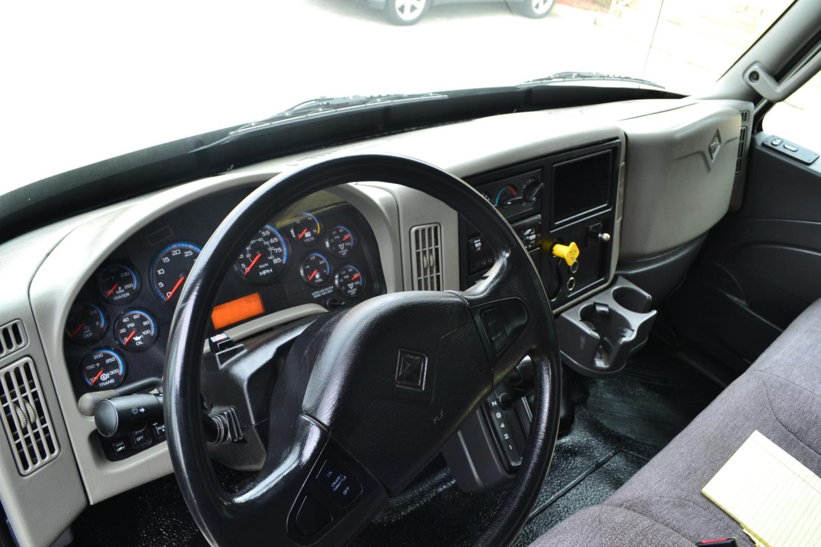 2017 WHITE /BLACK INTERNATIONAL 4300 (1HTMMMMLXHH) with an CUMMINS ISB 6.7L 240HP engine, ALLISON 2100HS AUTOMATIC transmission, located at 9172 North Fwy, Houston, TX, 77037, (713) 910-6868, 29.887470, -95.411903 - Photo#15