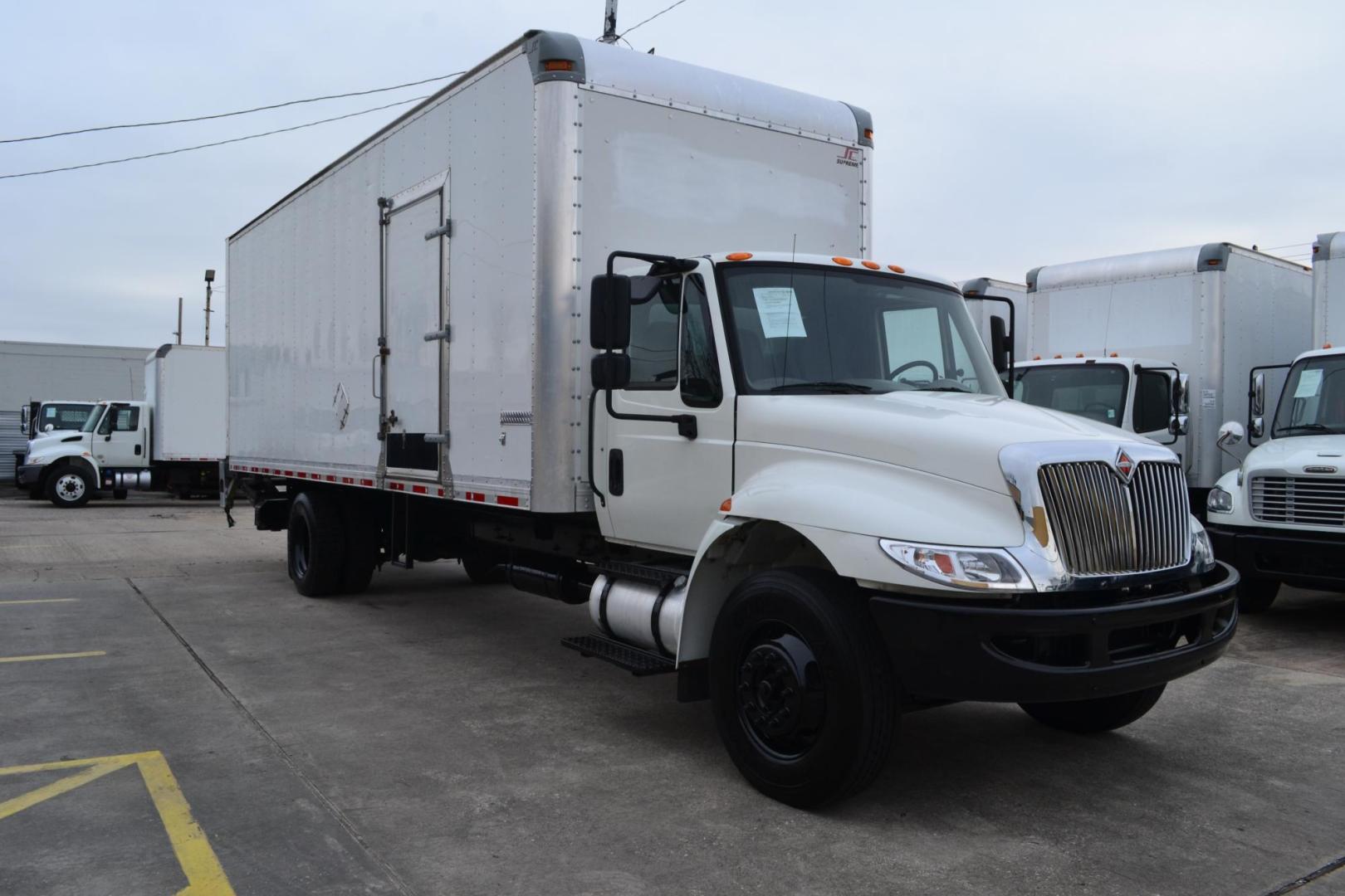 2017 WHITE /BLACK INTERNATIONAL 4300 (1HTMMMMLXHH) with an CUMMINS ISB 6.7L 240HP engine, ALLISON 2100HS AUTOMATIC transmission, located at 9172 North Fwy, Houston, TX, 77037, (713) 910-6868, 29.887470, -95.411903 - Photo#2