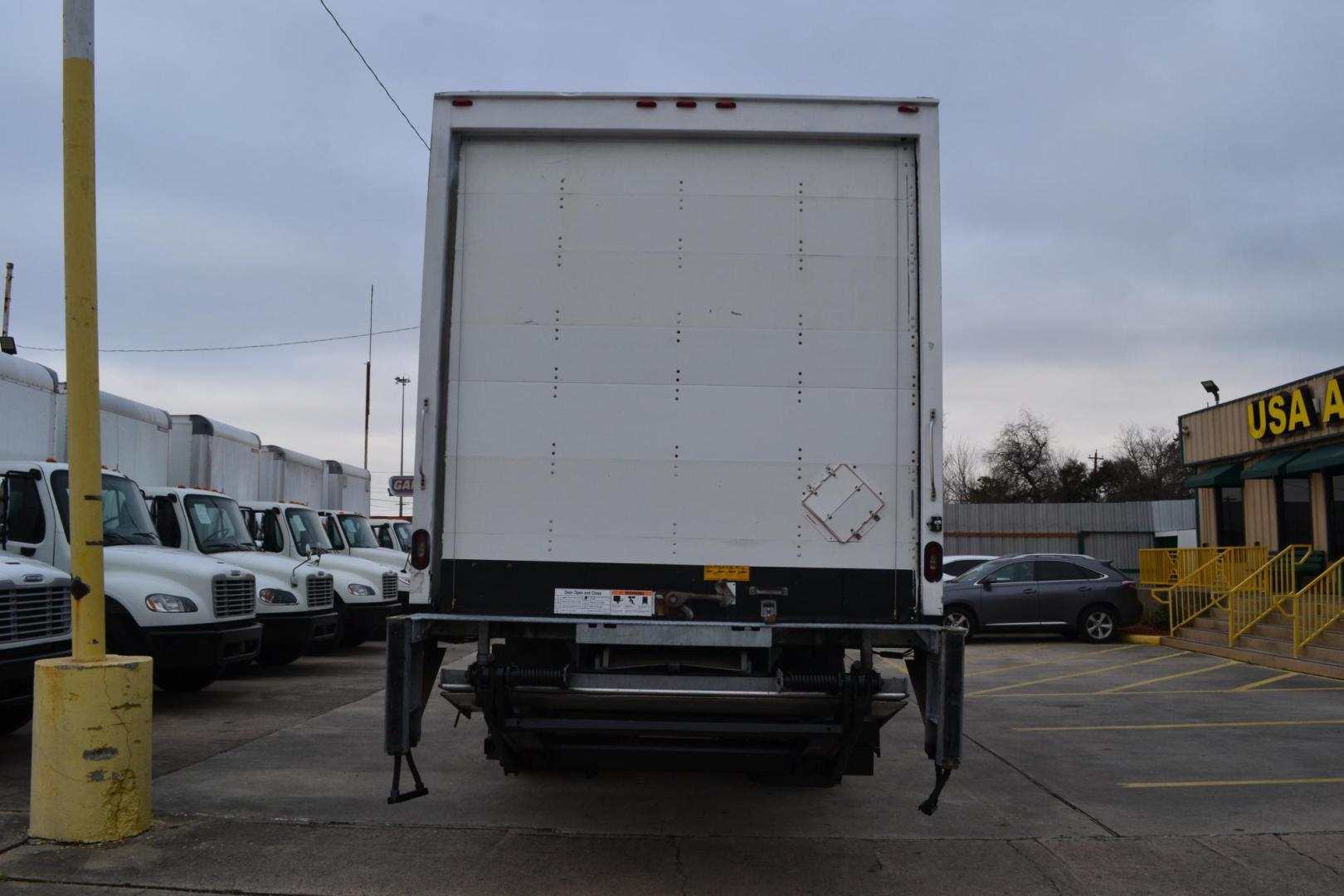 2017 WHITE /BLACK INTERNATIONAL 4300 (1HTMMMMLXHH) with an CUMMINS ISB 6.7L 240HP engine, ALLISON 2100HS AUTOMATIC transmission, located at 9172 North Fwy, Houston, TX, 77037, (713) 910-6868, 29.887470, -95.411903 - Photo#5