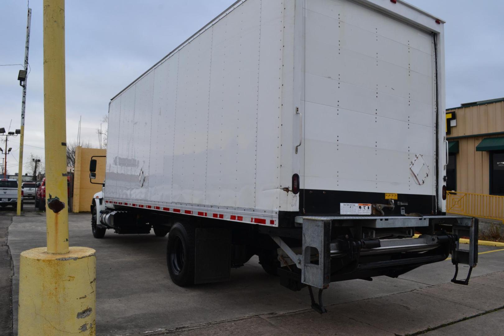 2017 WHITE /BLACK INTERNATIONAL 4300 (1HTMMMMLXHH) with an CUMMINS ISB 6.7L 240HP engine, ALLISON 2100HS AUTOMATIC transmission, located at 9172 North Fwy, Houston, TX, 77037, (713) 910-6868, 29.887470, -95.411903 - Photo#6
