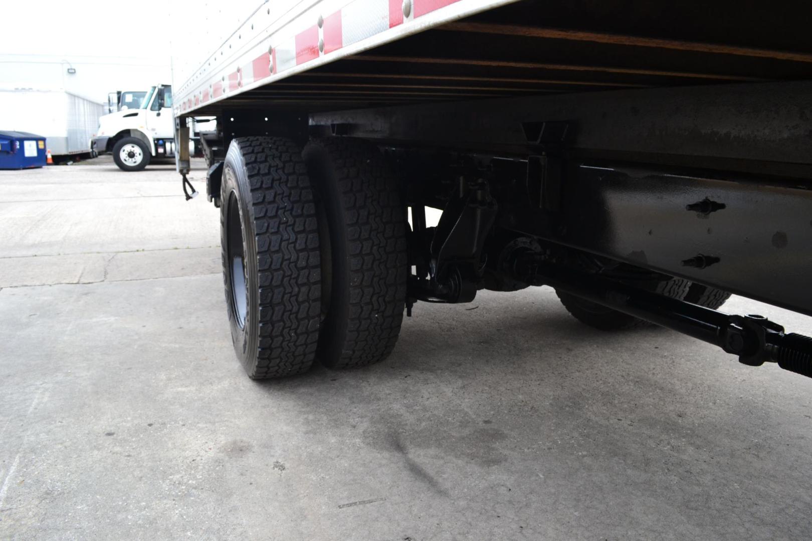 2017 WHITE /BLACK INTERNATIONAL 4300 (1HTMMMMLXHH) with an CUMMINS ISB 6.7L 240HP engine, ALLISON 2100HS AUTOMATIC transmission, located at 9172 North Fwy, Houston, TX, 77037, (713) 910-6868, 29.887470, -95.411903 - Photo#7