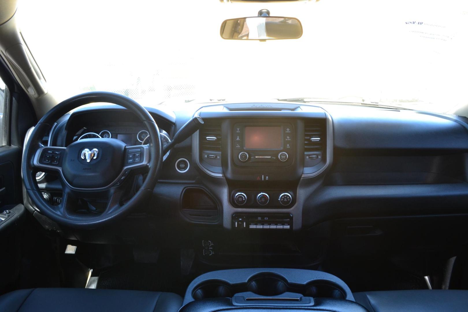 2020 WHITE /BLACK RAM 5500 TRADESMAN (3C7WRNEL2LG) with an CUMMINS 6.7L TURBO DIESEL engine, AISIN A465 6SPD AUTOMATIC transmission, located at 9172 North Fwy, Houston, TX, 77037, (713) 910-6868, 29.887470, -95.411903 - 19,500 LB GVWR, CREW CAB 4X4, 9 FT FLATBED X 98" WIDE, GOOSENECK/BUMPER PULL HITCH, 2 X TOOL BOXES EXHAUST BRAKE, POWER WINDOWS , LOCKS & MIRRORS - Photo#10