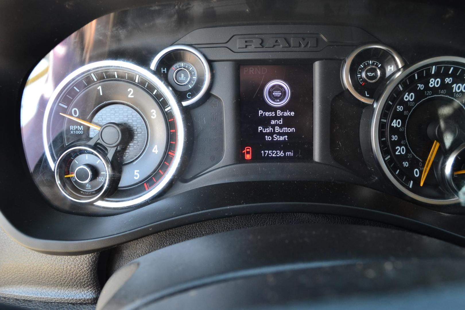 2020 WHITE /BLACK RAM 5500 TRADESMAN (3C7WRNEL2LG) with an CUMMINS 6.7L TURBO DIESEL engine, AISIN A465 6SPD AUTOMATIC transmission, located at 9172 North Fwy, Houston, TX, 77037, (713) 910-6868, 29.887470, -95.411903 - 19,500 LB GVWR, CREW CAB 4X4, 9 FT FLATBED X 98" WIDE, GOOSENECK/BUMPER PULL HITCH, 2 X TOOL BOXES EXHAUST BRAKE, POWER WINDOWS , LOCKS & MIRRORS - Photo#12